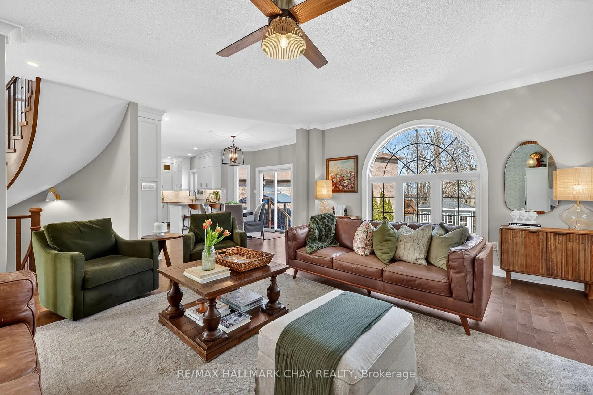 Photo 9 of 21 Tascona Court, Barrie, Little Lake — HOMEH