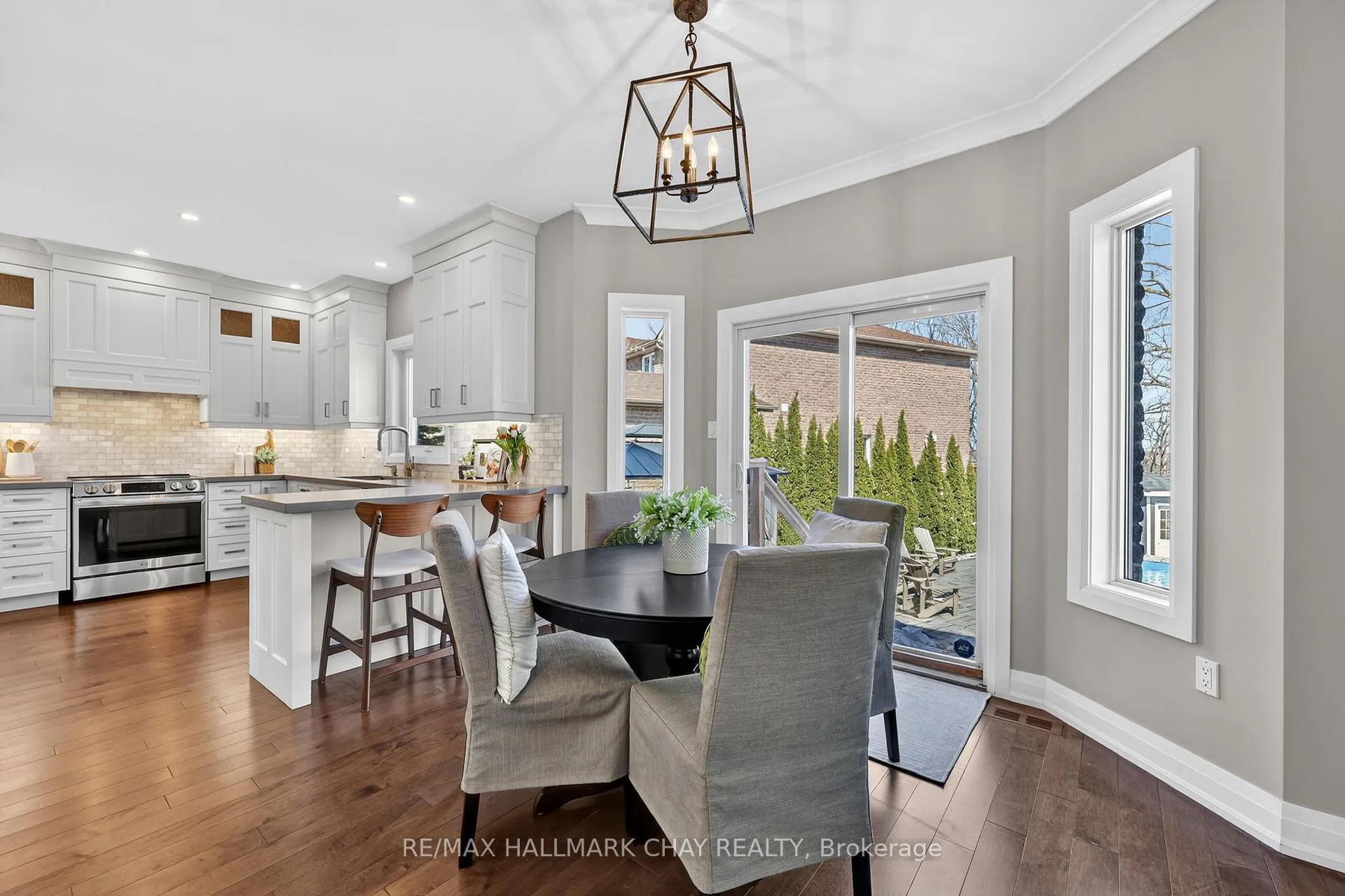 Photo 10 of 21 Tascona Court, Barrie, Little Lake — HOMEH