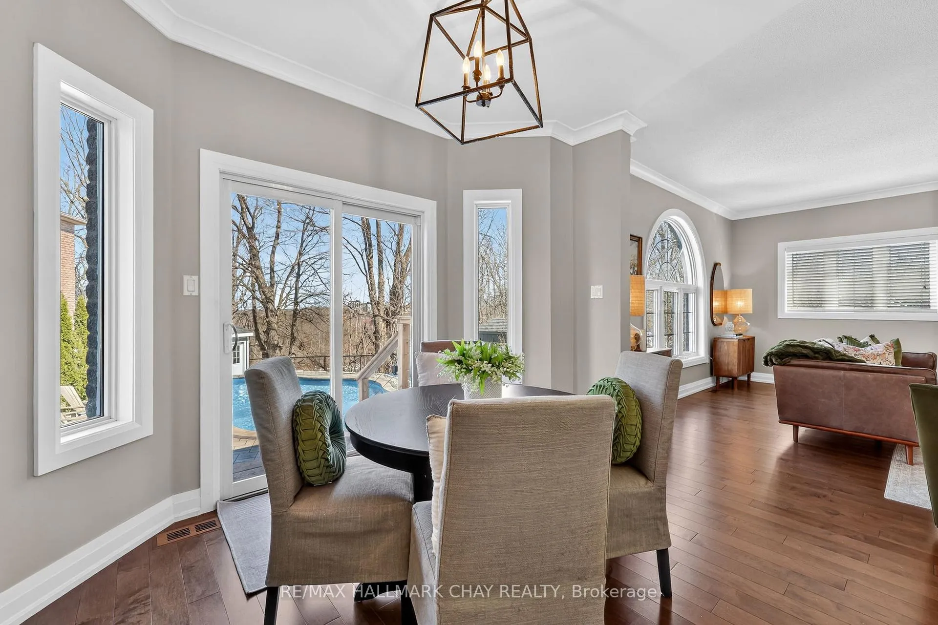 Photo 11 of 21 Tascona Court, Barrie, Little Lake — HOMEH