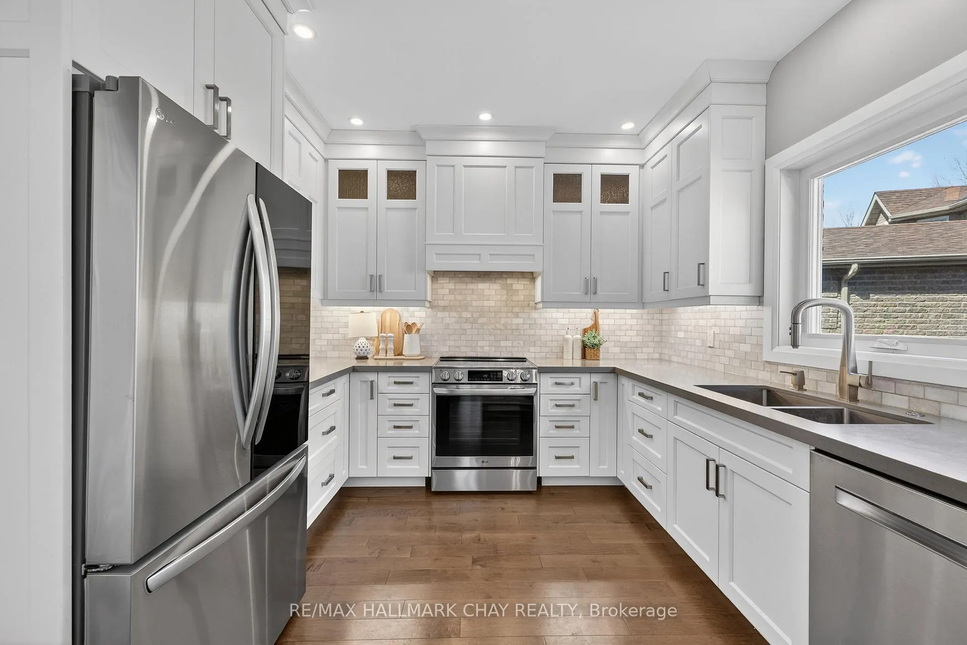 Photo 14 of 21 Tascona Court, Barrie, Little Lake — HOMEH