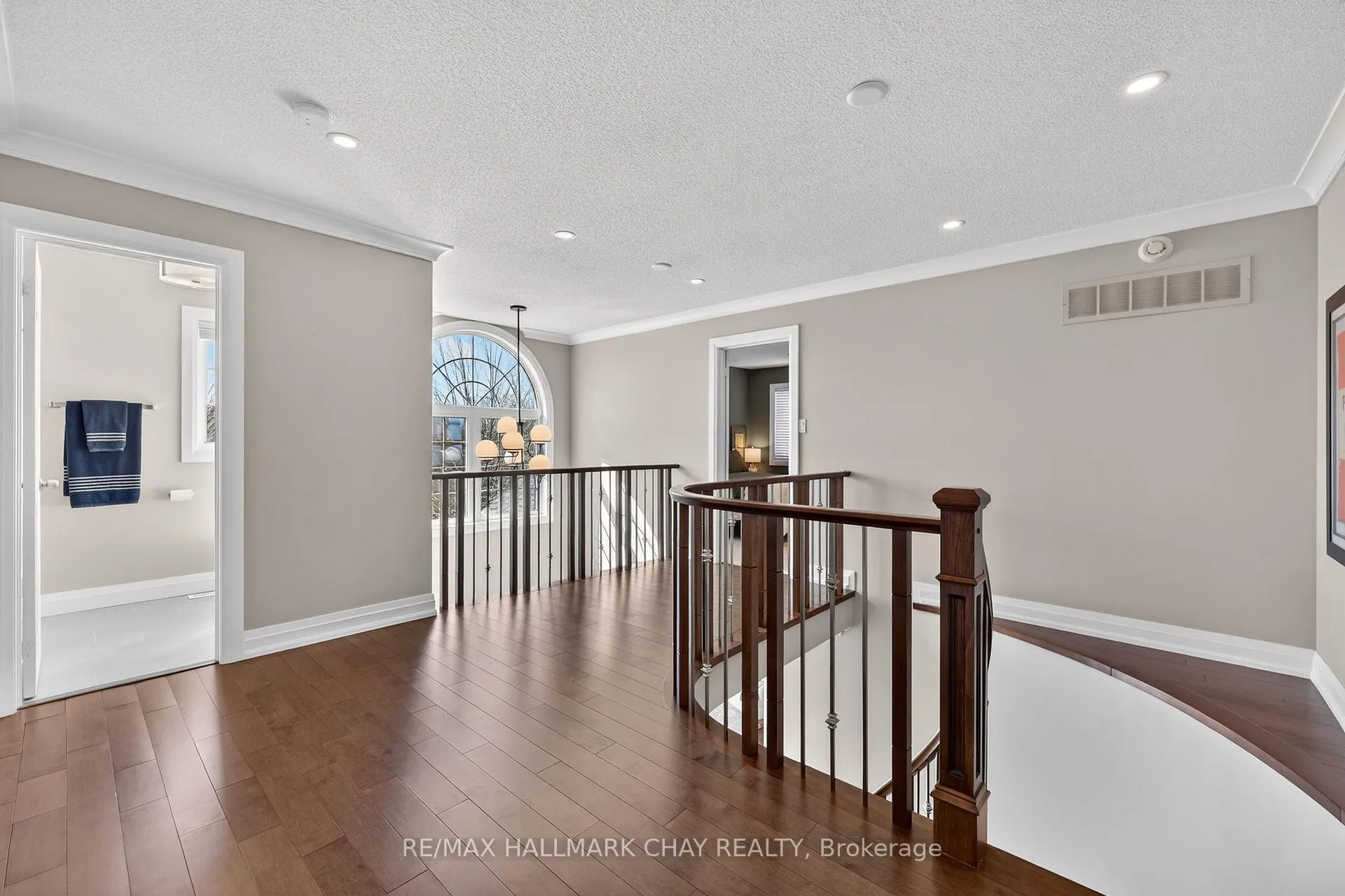 Photo 22 of 21 Tascona Court, Barrie, Little Lake — HOMEH