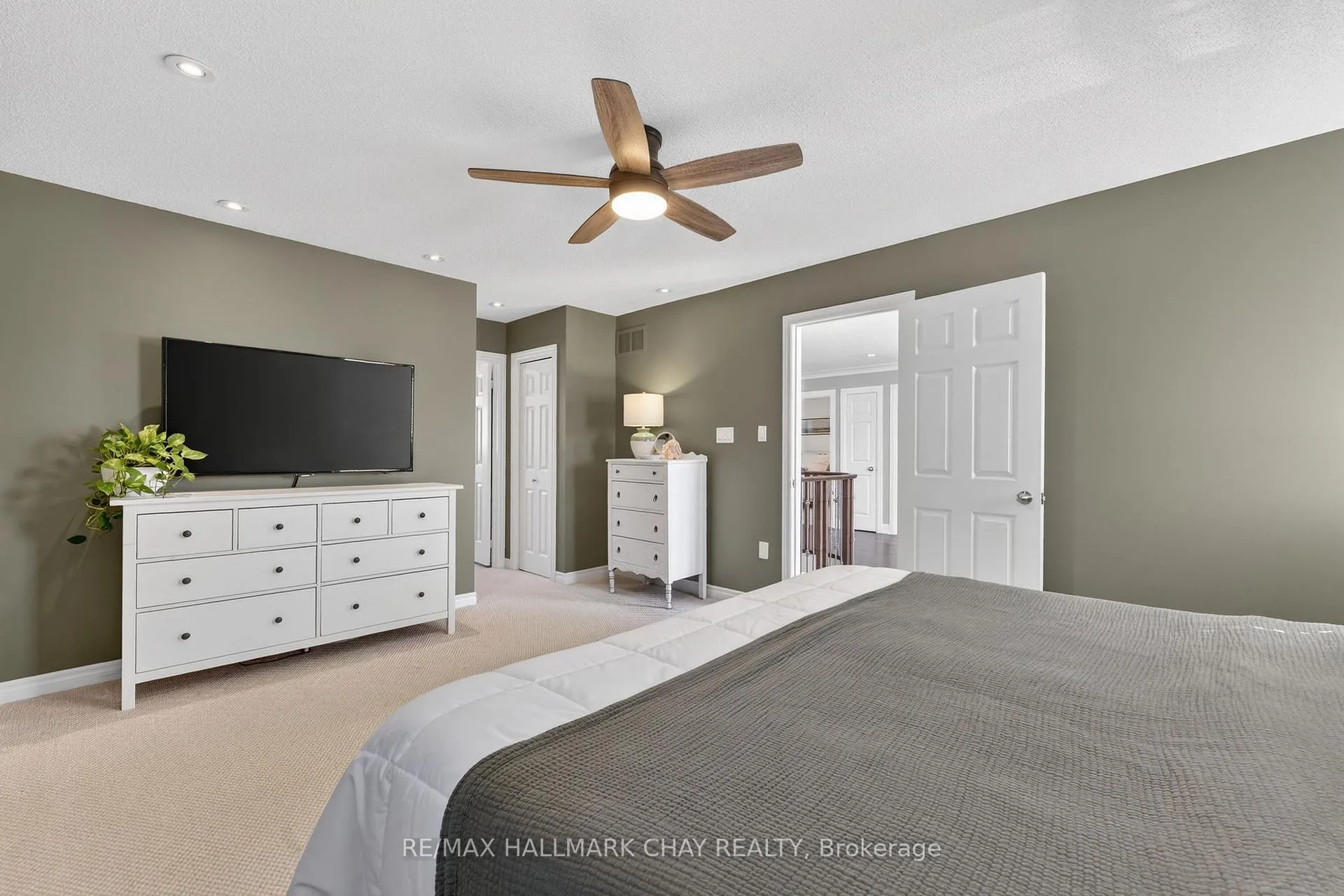 Photo 24 of 21 Tascona Court, Barrie, Little Lake — HOMEH