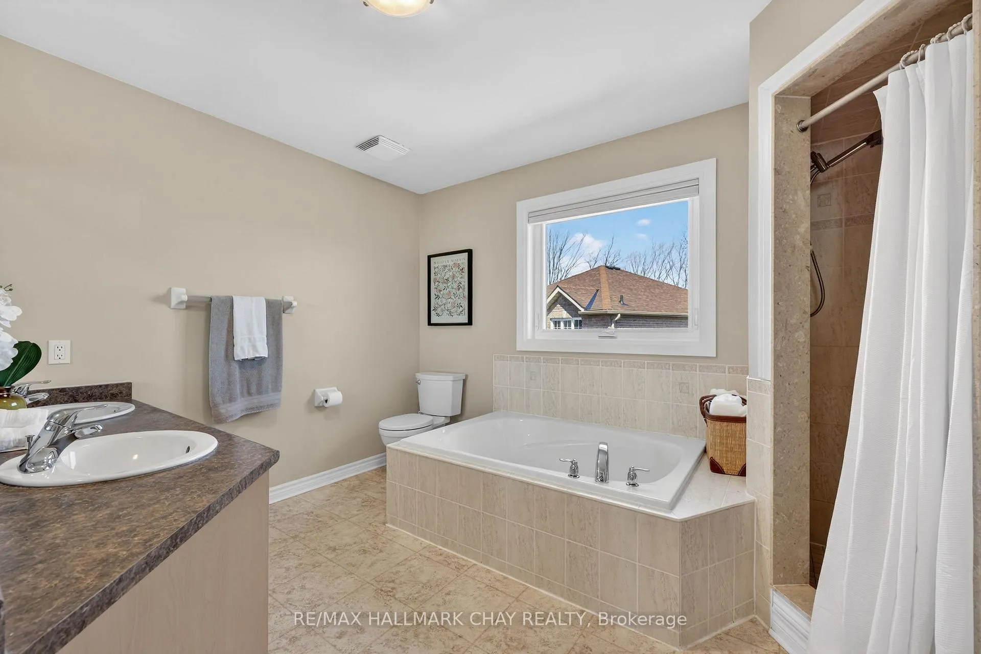 Photo 25 of 21 Tascona Court, Barrie, Little Lake — HOMEH