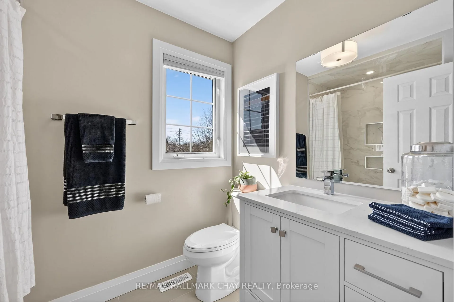 Photo 29 of 21 Tascona Court, Barrie, Little Lake — HOMEH