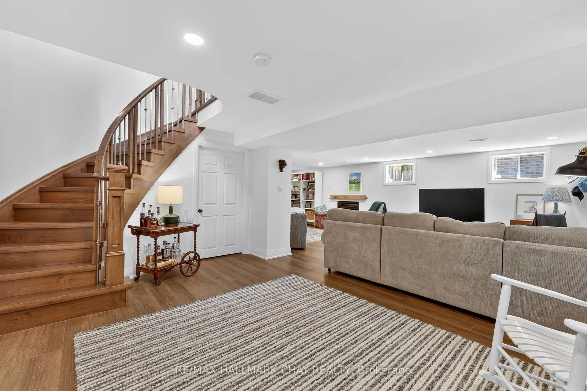 Photo 33 of 21 Tascona Court, Barrie, Little Lake — HOMEH