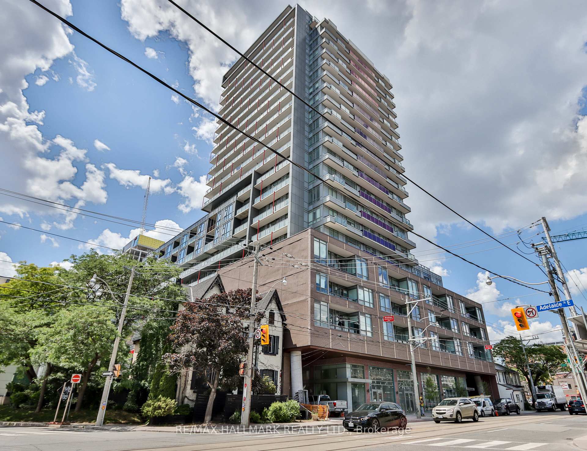 Front of Unit 1708, 120 Parliament Street