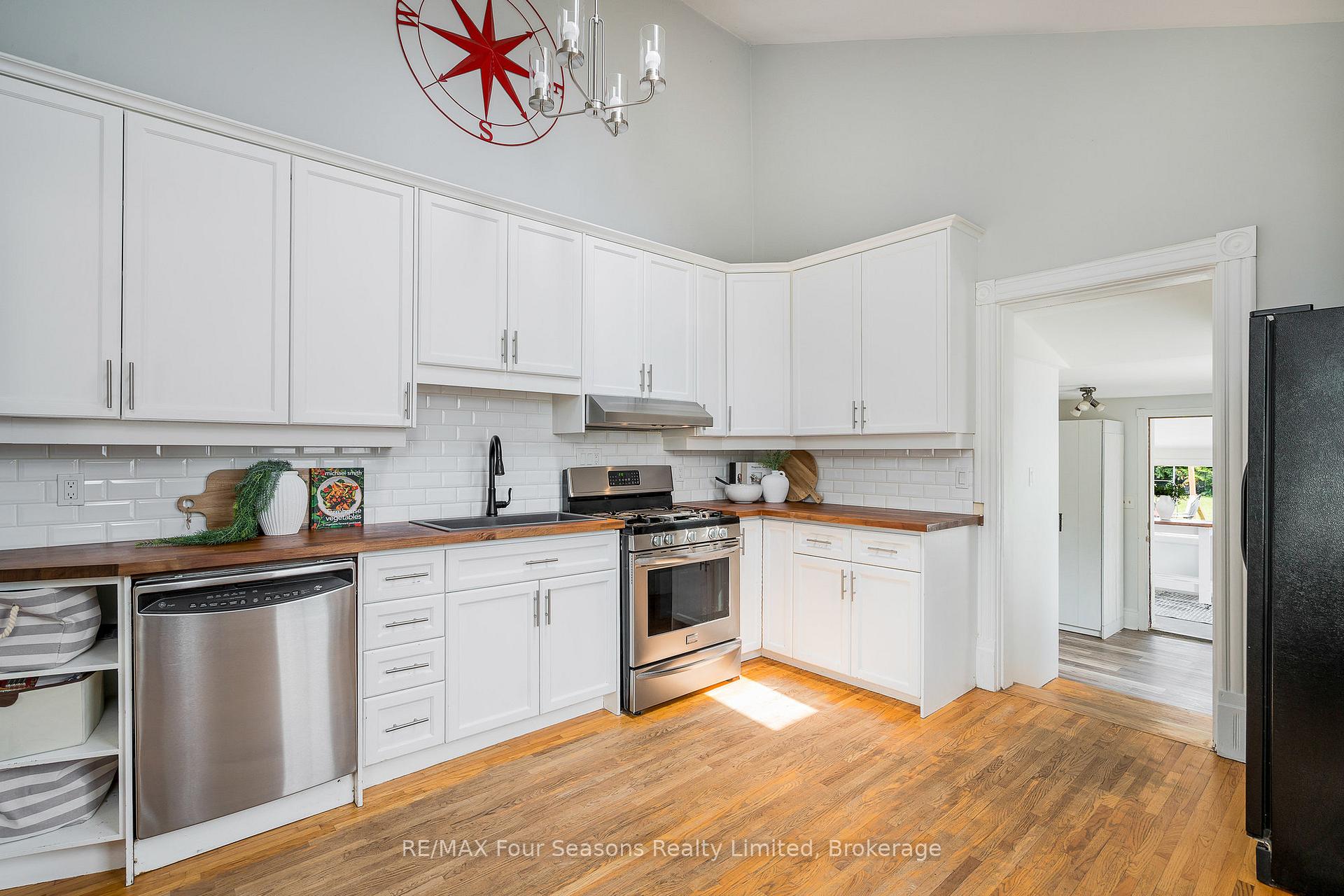 Photo 12 of 43 Cedar Street, Collingwood — HOMEH