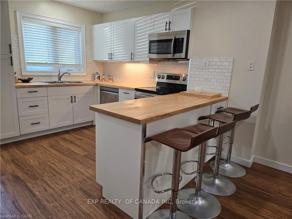 Photo 2 of 553 Oxbow Crescent, Collingwood — HOMEH