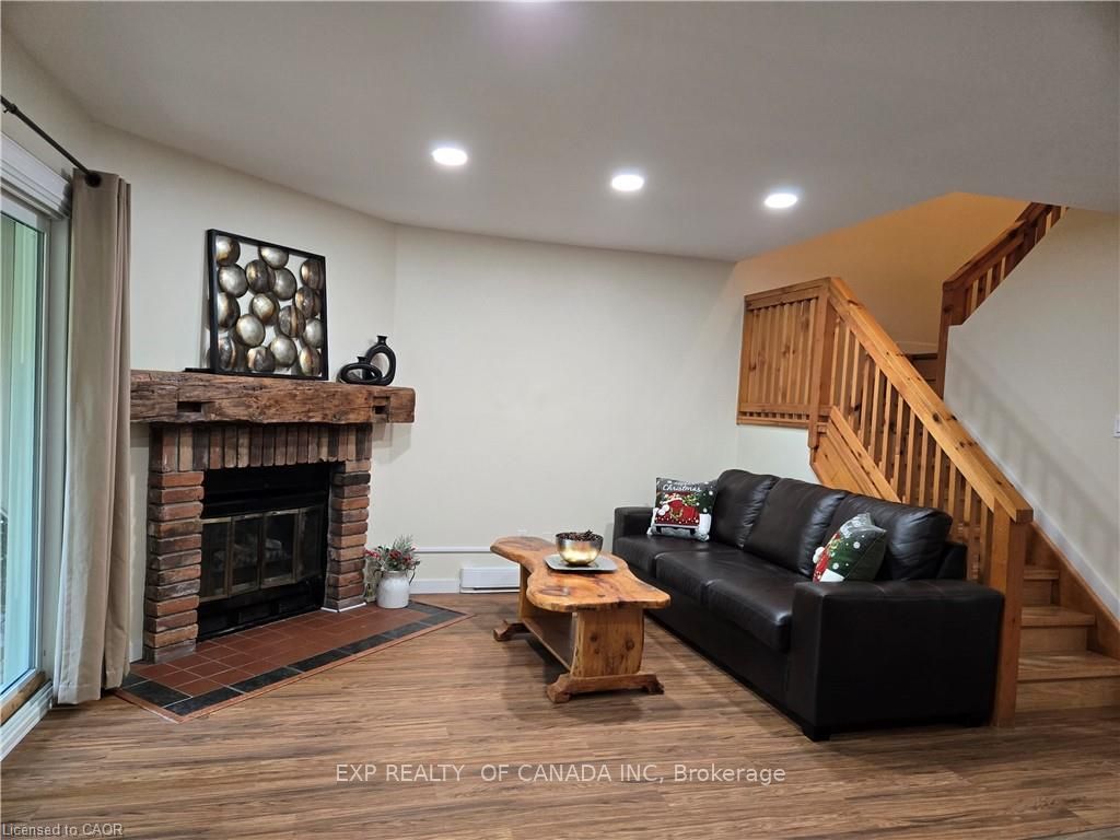 Photo 3 of 553 Oxbow Crescent, Collingwood — HOMEH