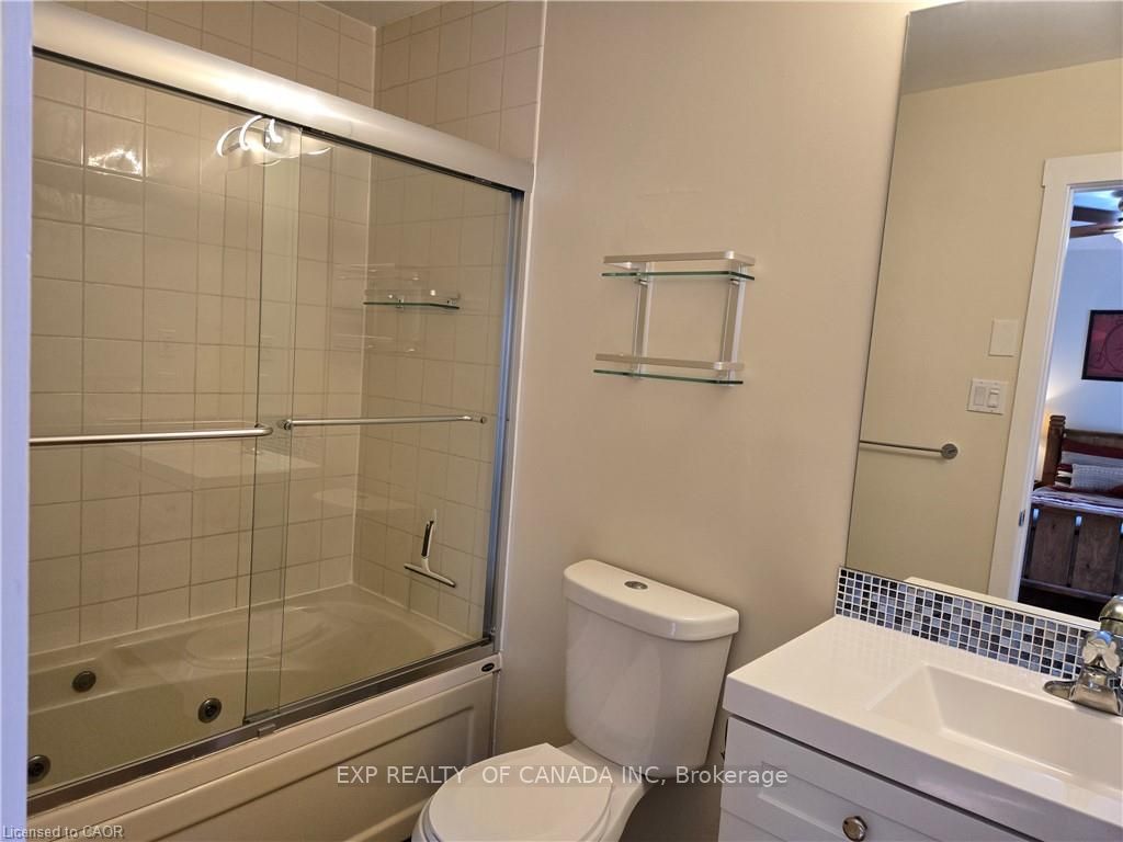 Photo 13 of 553 Oxbow Crescent, Collingwood — HOMEH