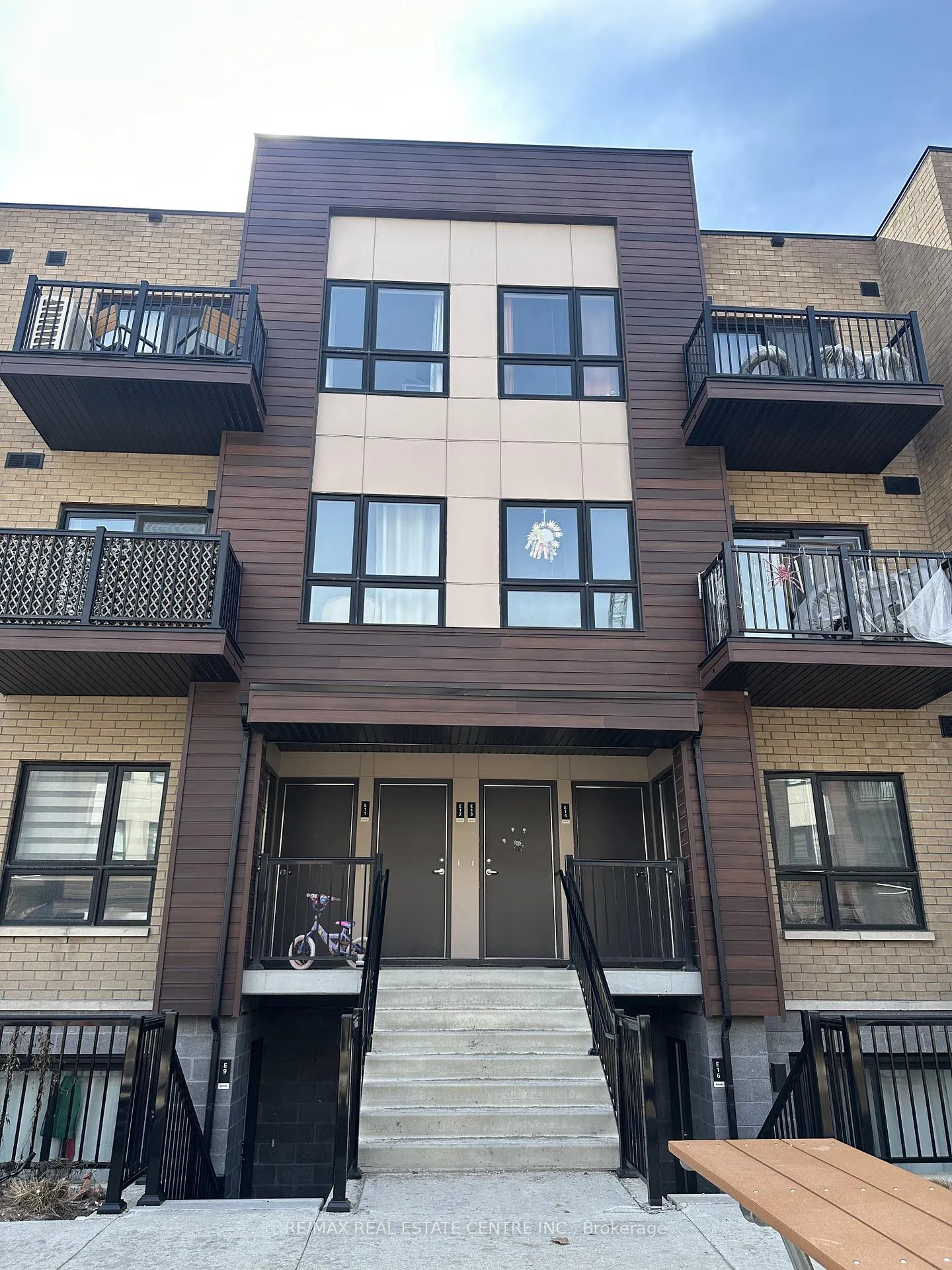 Photo 1 of Unit E9-20, 20 Palace Street, Kitchener, Laurentian Hills — HOMEH