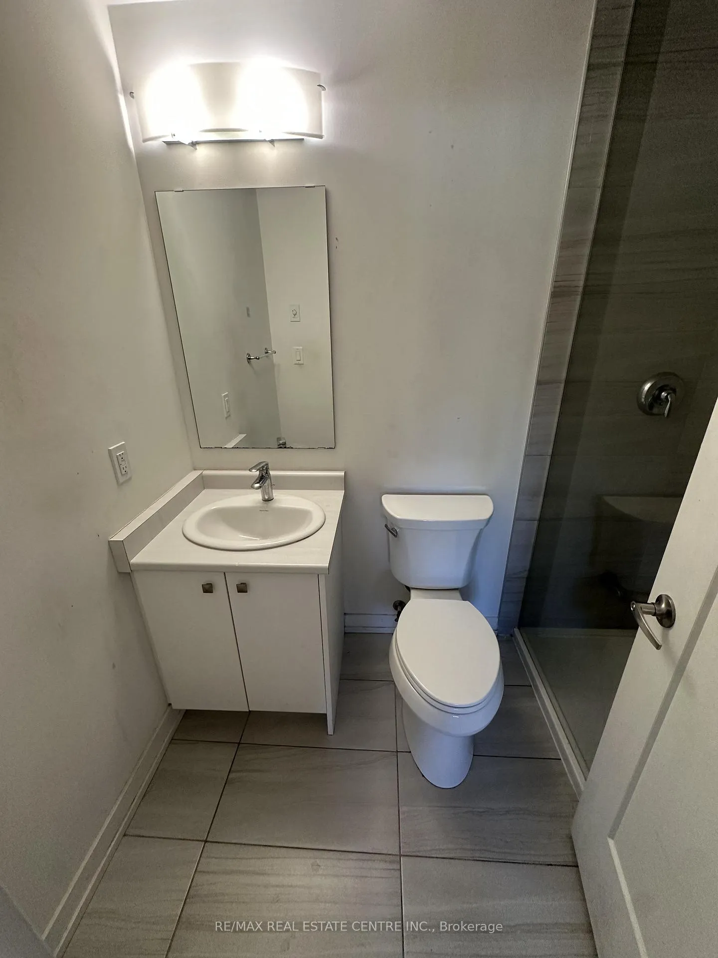 Photo 14 of Unit E9-20, 20 Palace Street, Kitchener, Laurentian Hills — HOMEH