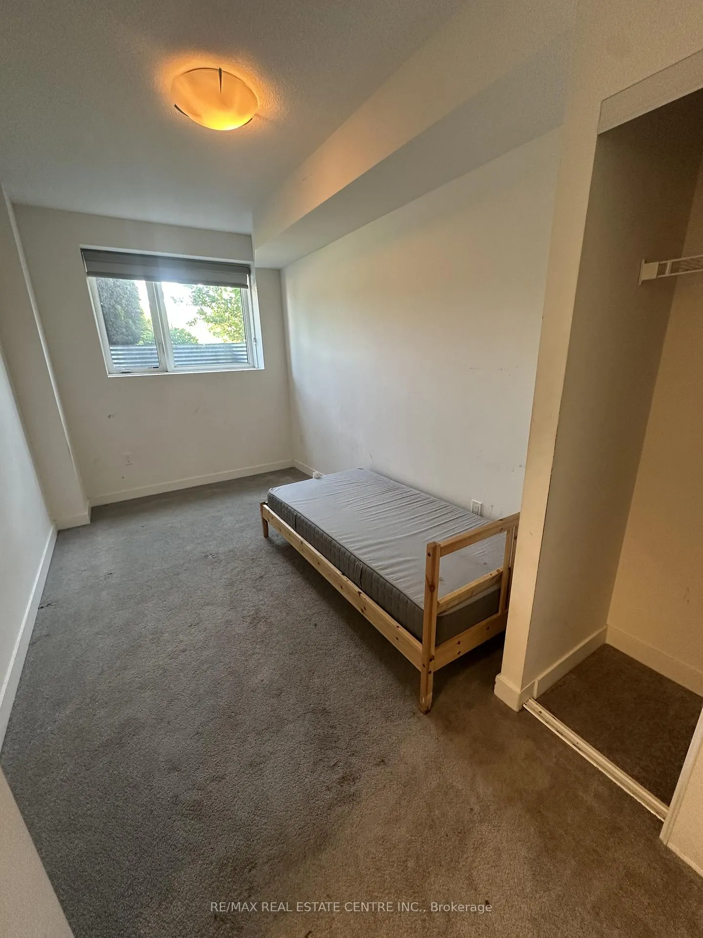 Photo 15 of Unit E9-20, 20 Palace Street, Kitchener, Laurentian Hills — HOMEH