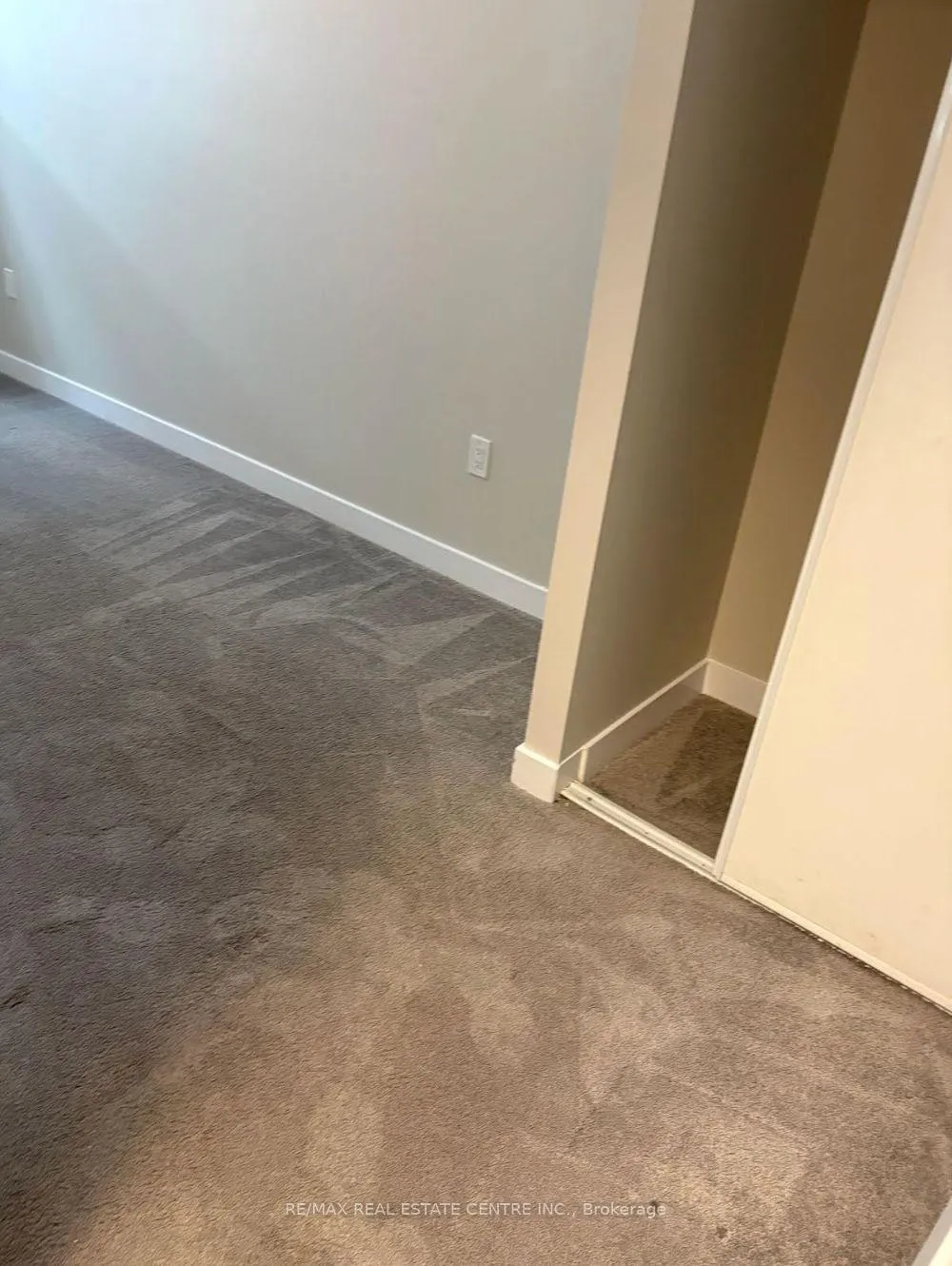 Photo 17 of Unit E9-20, 20 Palace Street, Kitchener, Laurentian Hills — HOMEH