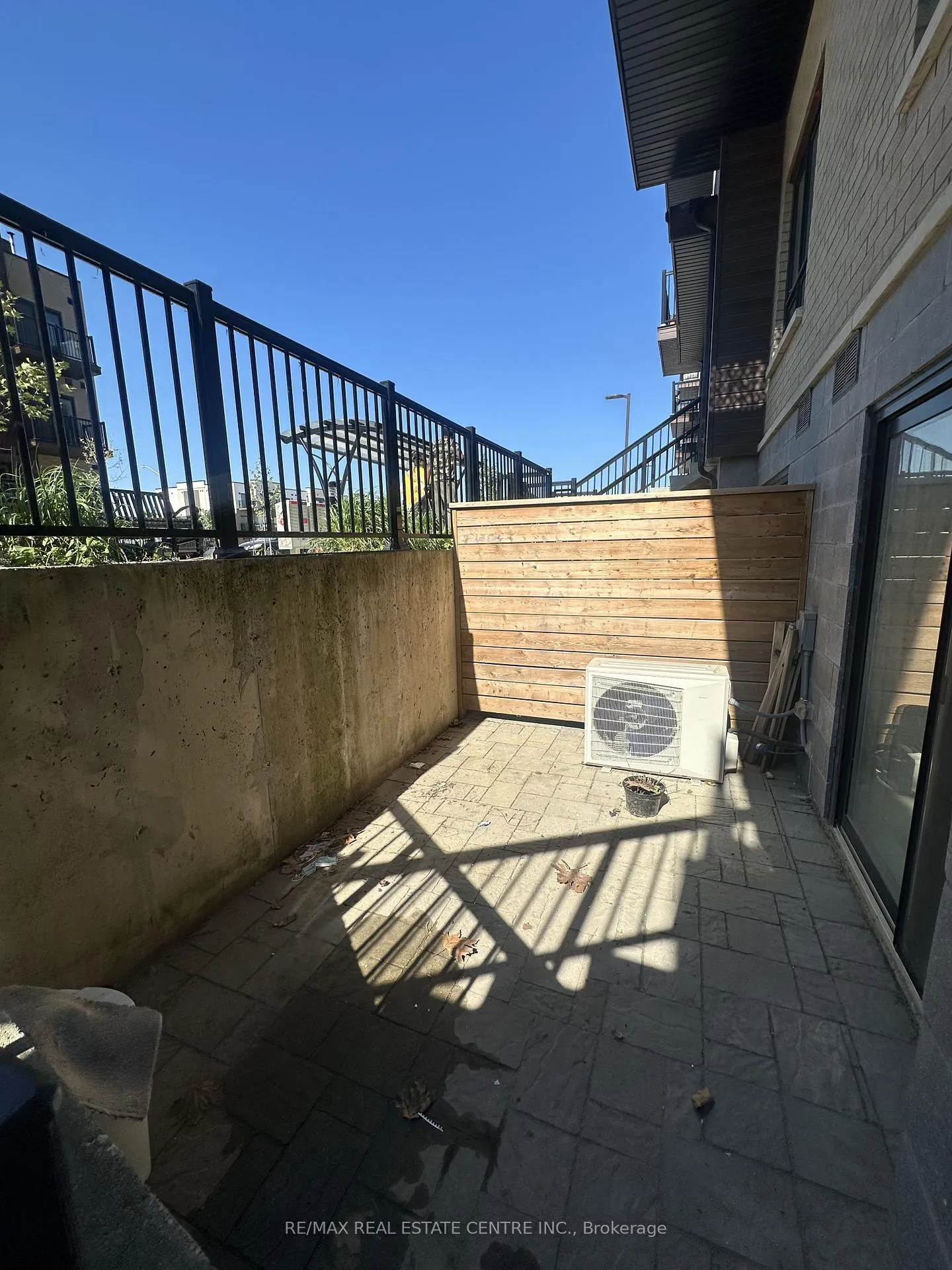 Photo 19 of Unit E9-20, 20 Palace Street, Kitchener, Laurentian Hills — HOMEH