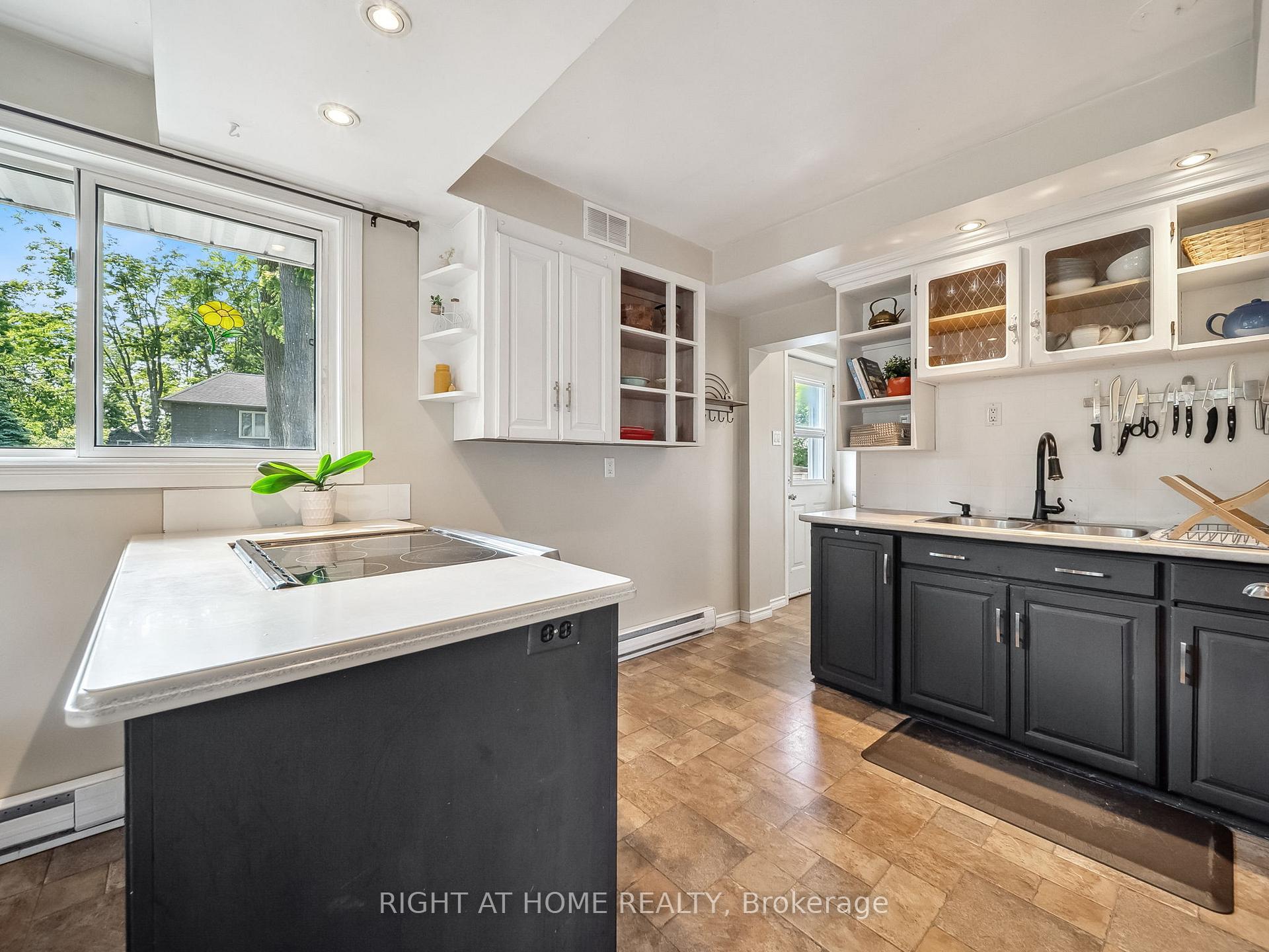 Photo 3 of 78 Eighth Street, Brock, Beaverton — HOMEH