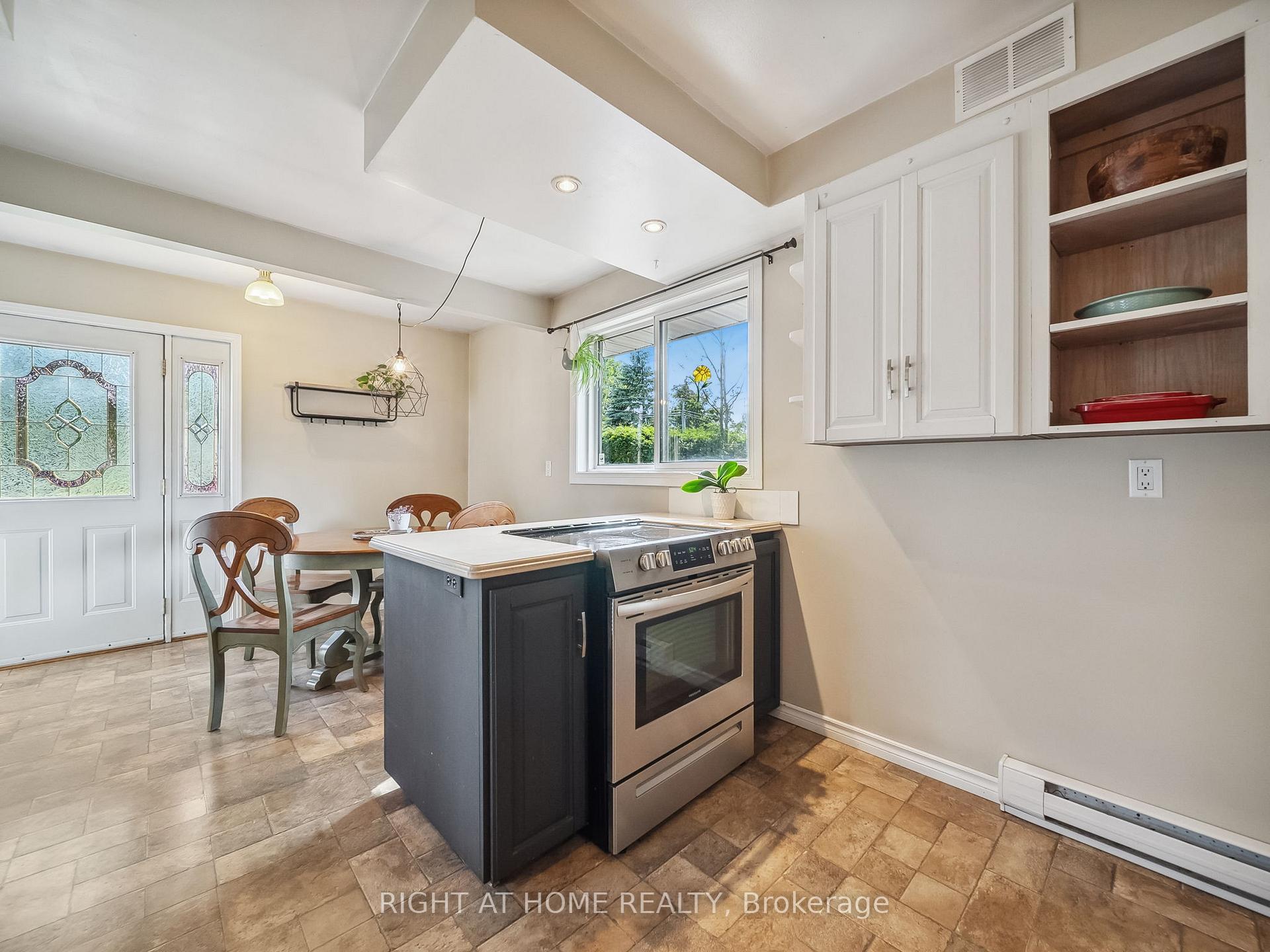 Photo 4 of 78 Eighth Street, Brock, Beaverton — HOMEH