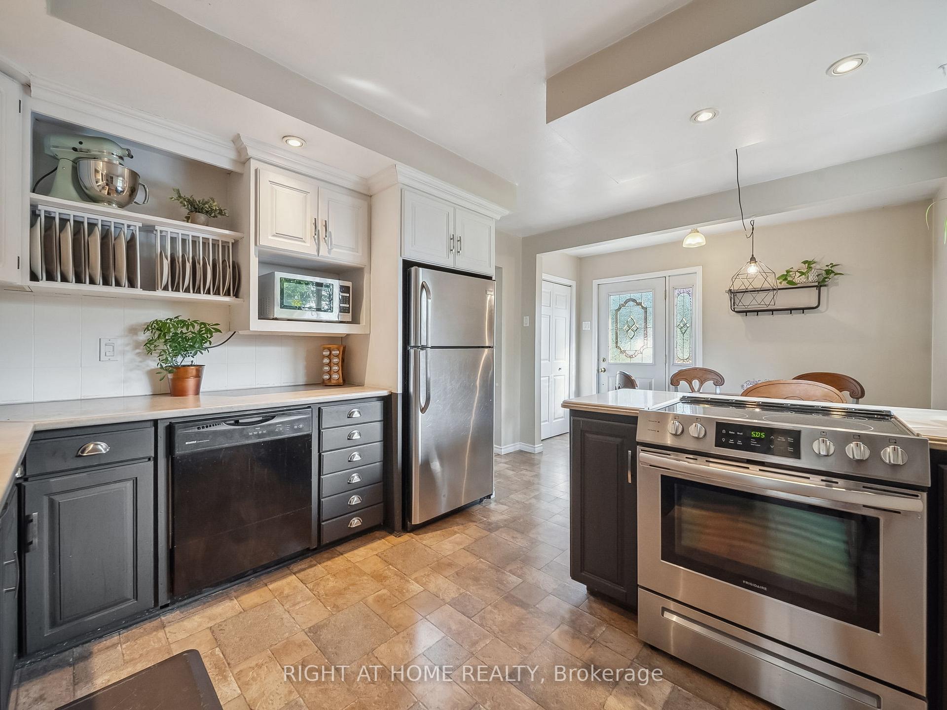 Photo 5 of 78 Eighth Street, Brock, Beaverton — HOMEH