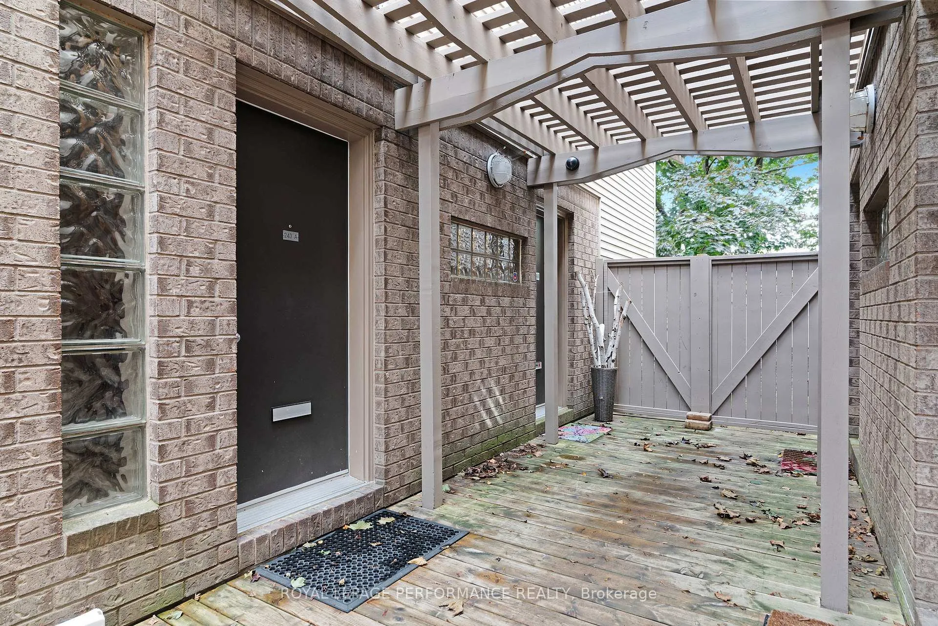 Photo 3 of Unit A, 243 Sunnyside Avenue, Ottawa, Old Ottawa South — HOMEH