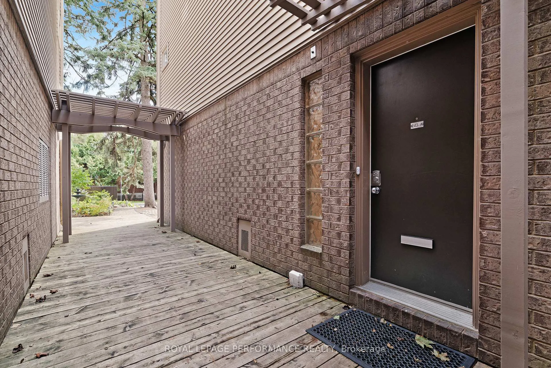 Photo 4 of Unit A, 243 Sunnyside Avenue, Ottawa, Old Ottawa South — HOMEH