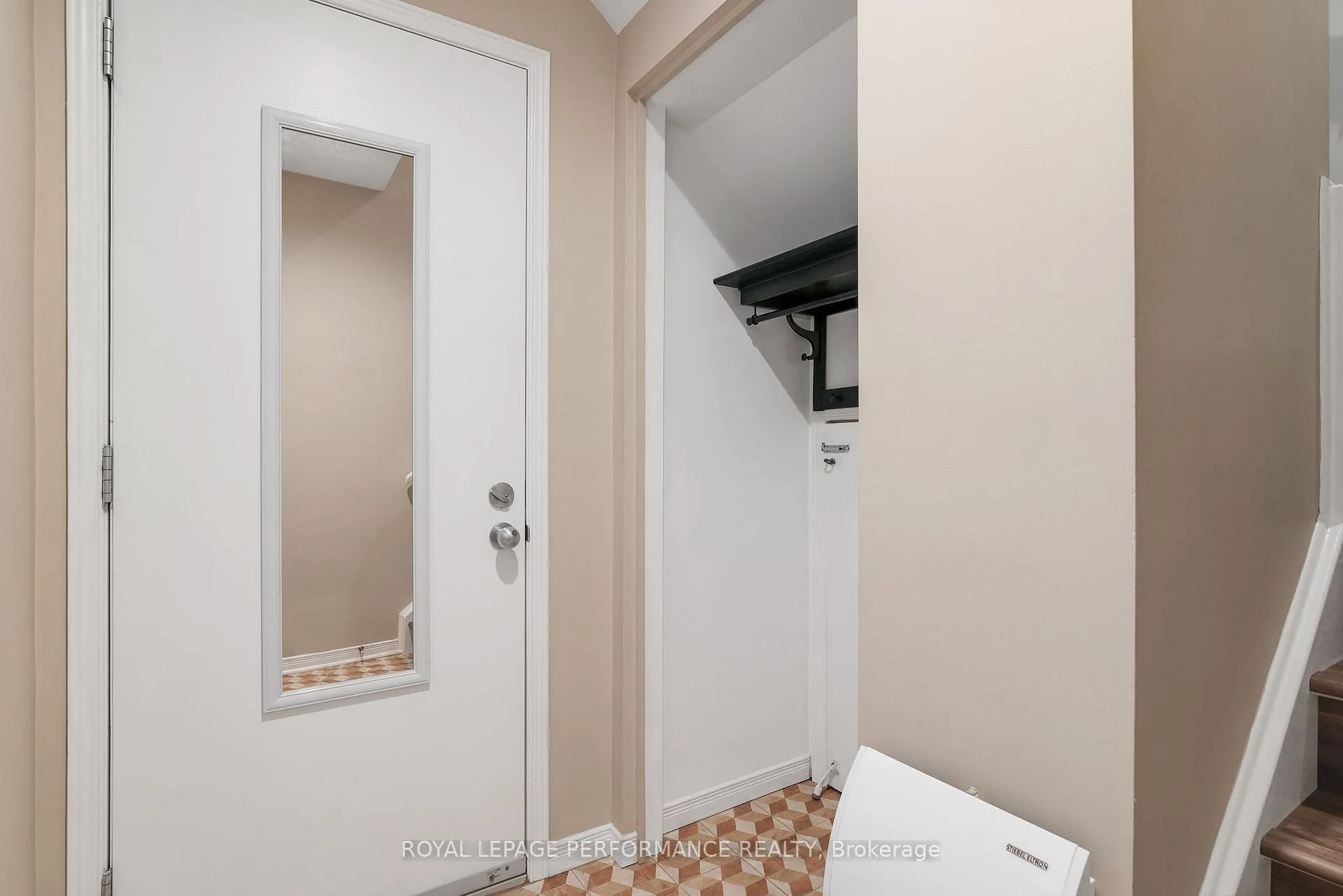 Photo 5 of Unit A, 243 Sunnyside Avenue, Ottawa, Old Ottawa South — HOMEH