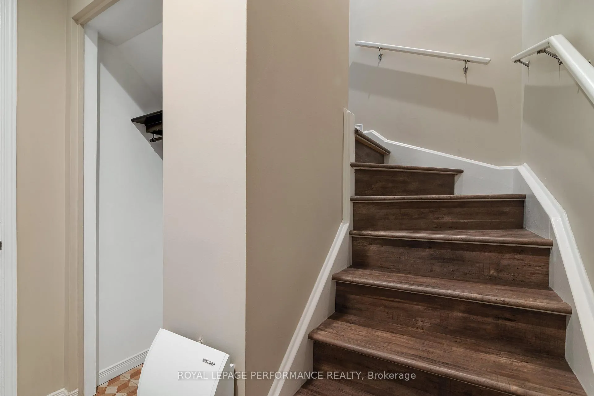 Photo 6 of Unit A, 243 Sunnyside Avenue, Ottawa, Old Ottawa South — HOMEH