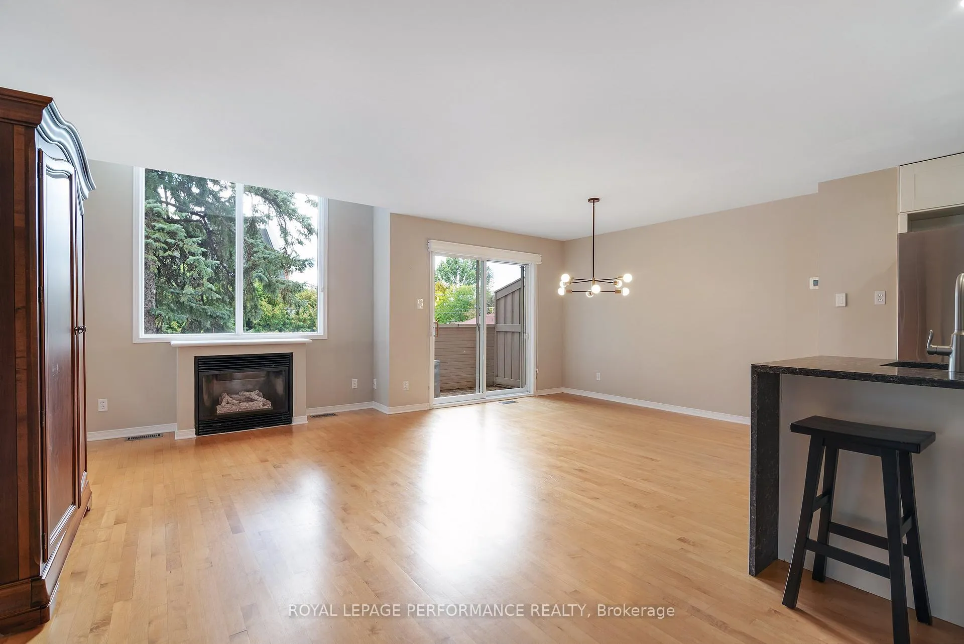 Photo 7 of Unit A, 243 Sunnyside Avenue, Ottawa, Old Ottawa South — HOMEH