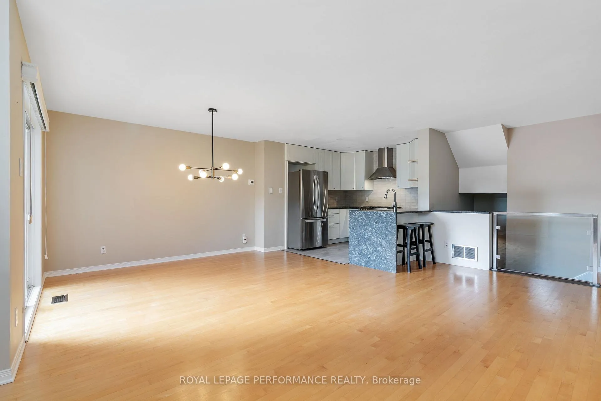 Photo 8 of Unit A, 243 Sunnyside Avenue, Ottawa, Old Ottawa South — HOMEH