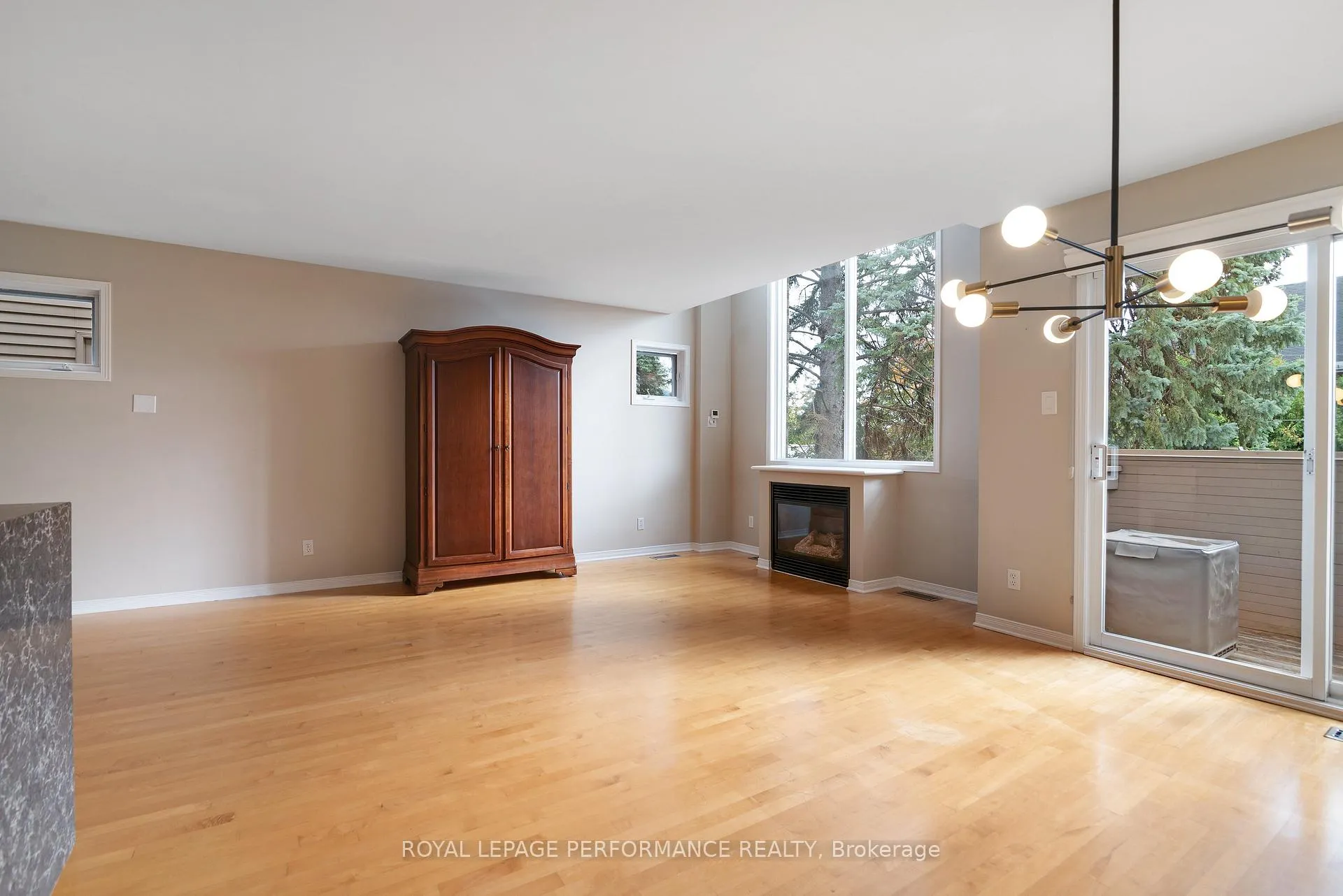 Photo 9 of Unit A, 243 Sunnyside Avenue, Ottawa, Old Ottawa South — HOMEH