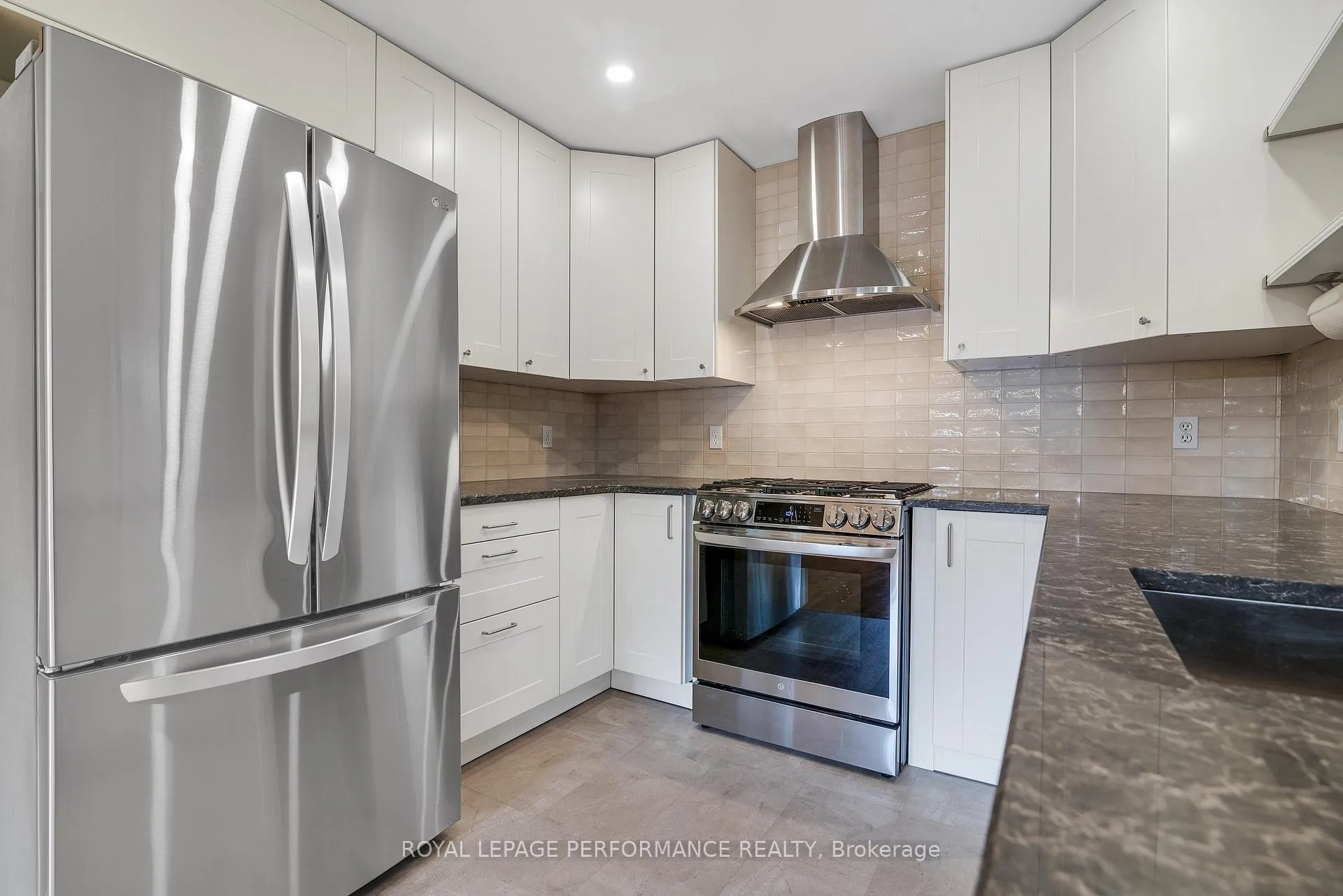 Photo 12 of Unit A, 243 Sunnyside Avenue, Ottawa, Old Ottawa South — HOMEH