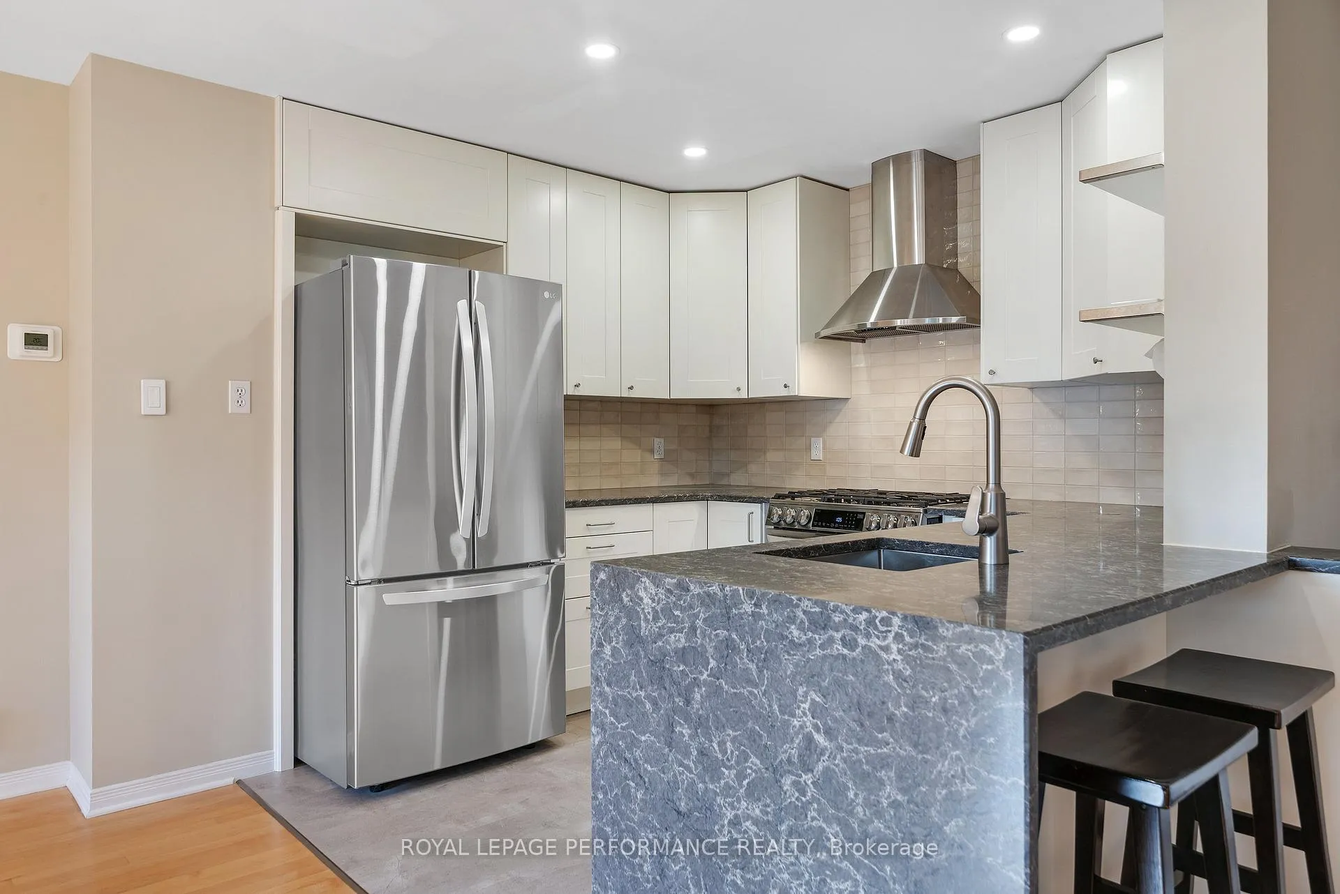Photo 13 of Unit A, 243 Sunnyside Avenue, Ottawa, Old Ottawa South — HOMEH