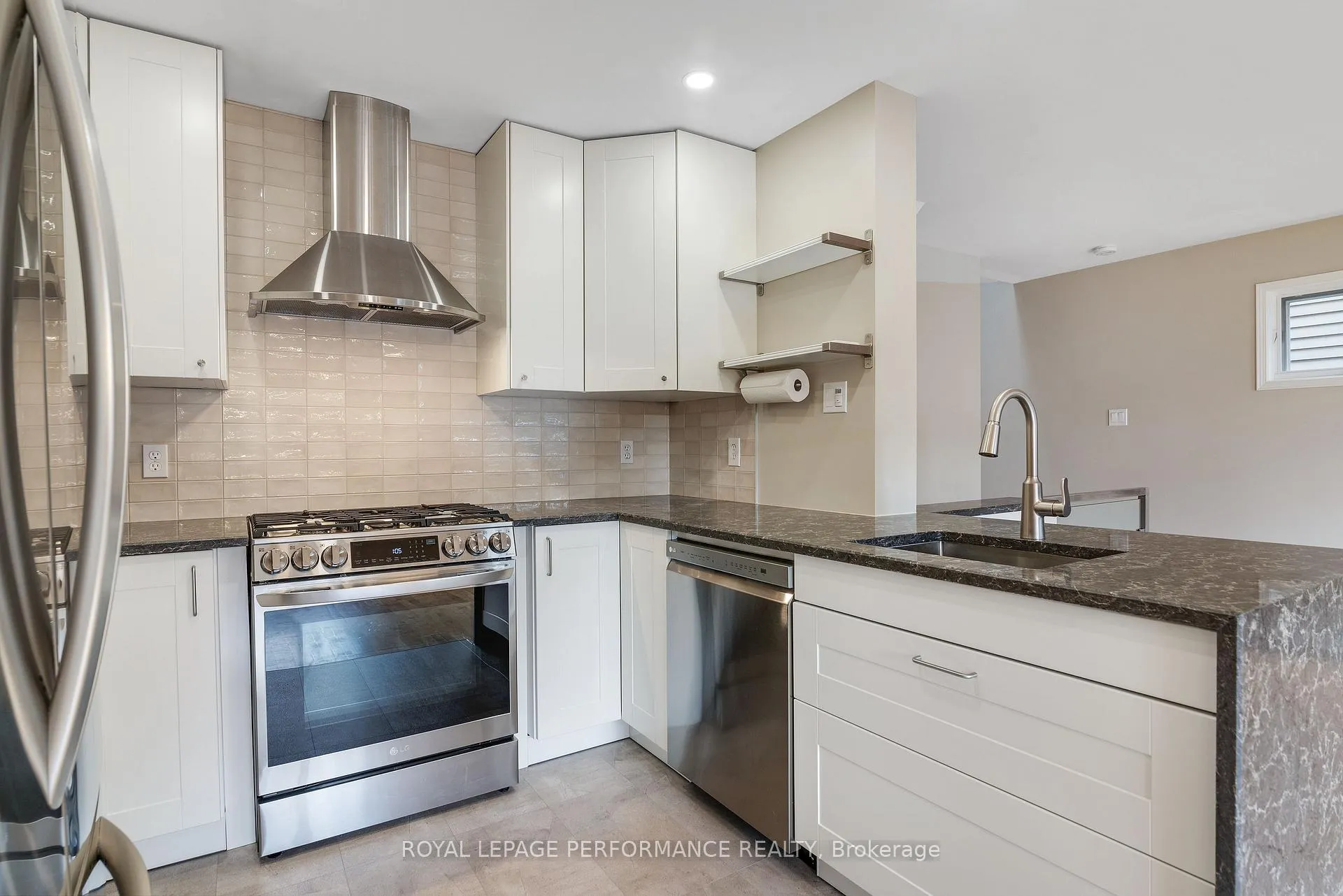 Photo 14 of Unit A, 243 Sunnyside Avenue, Ottawa, Old Ottawa South — HOMEH