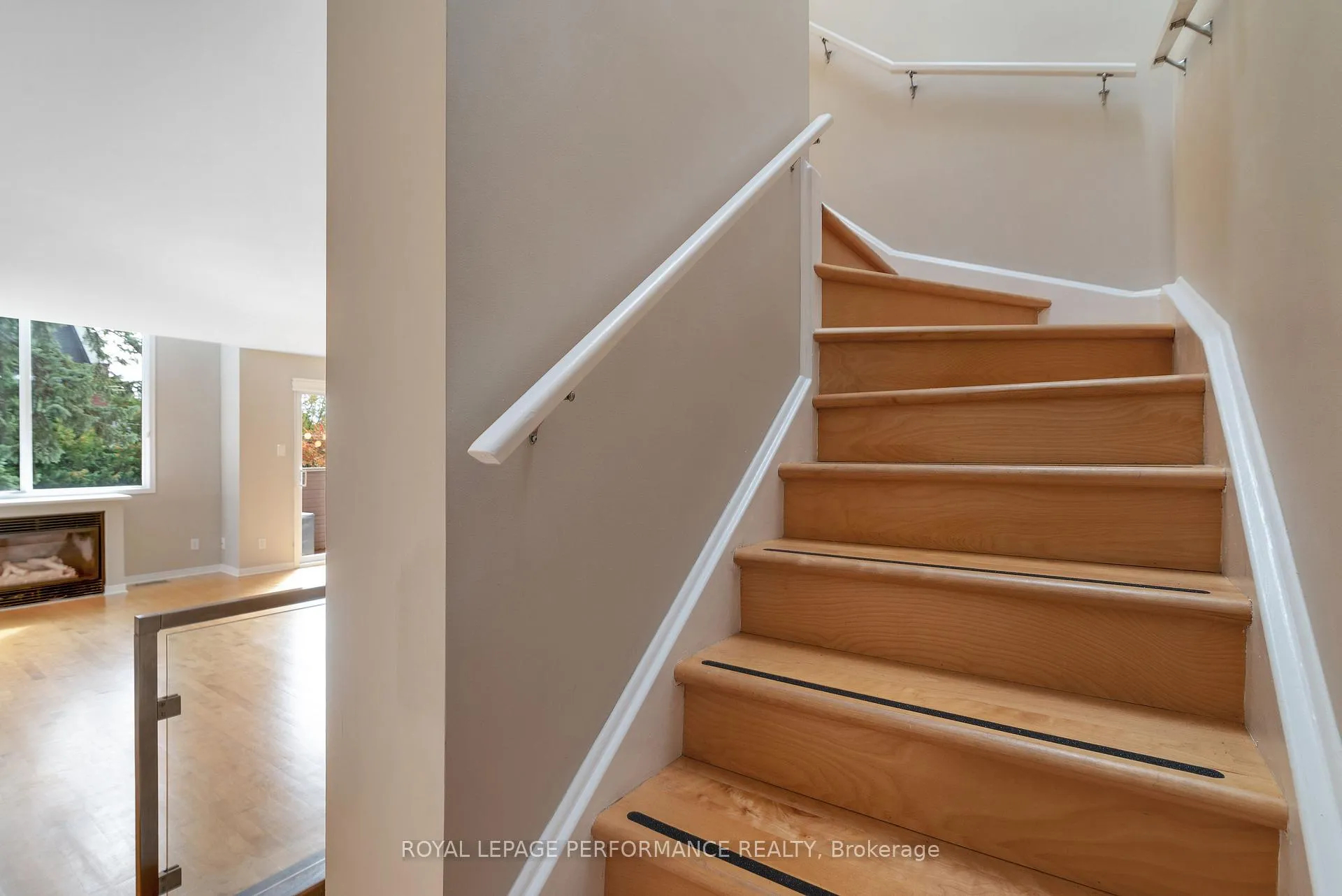 Photo 19 of Unit A, 243 Sunnyside Avenue, Ottawa, Old Ottawa South — HOMEH