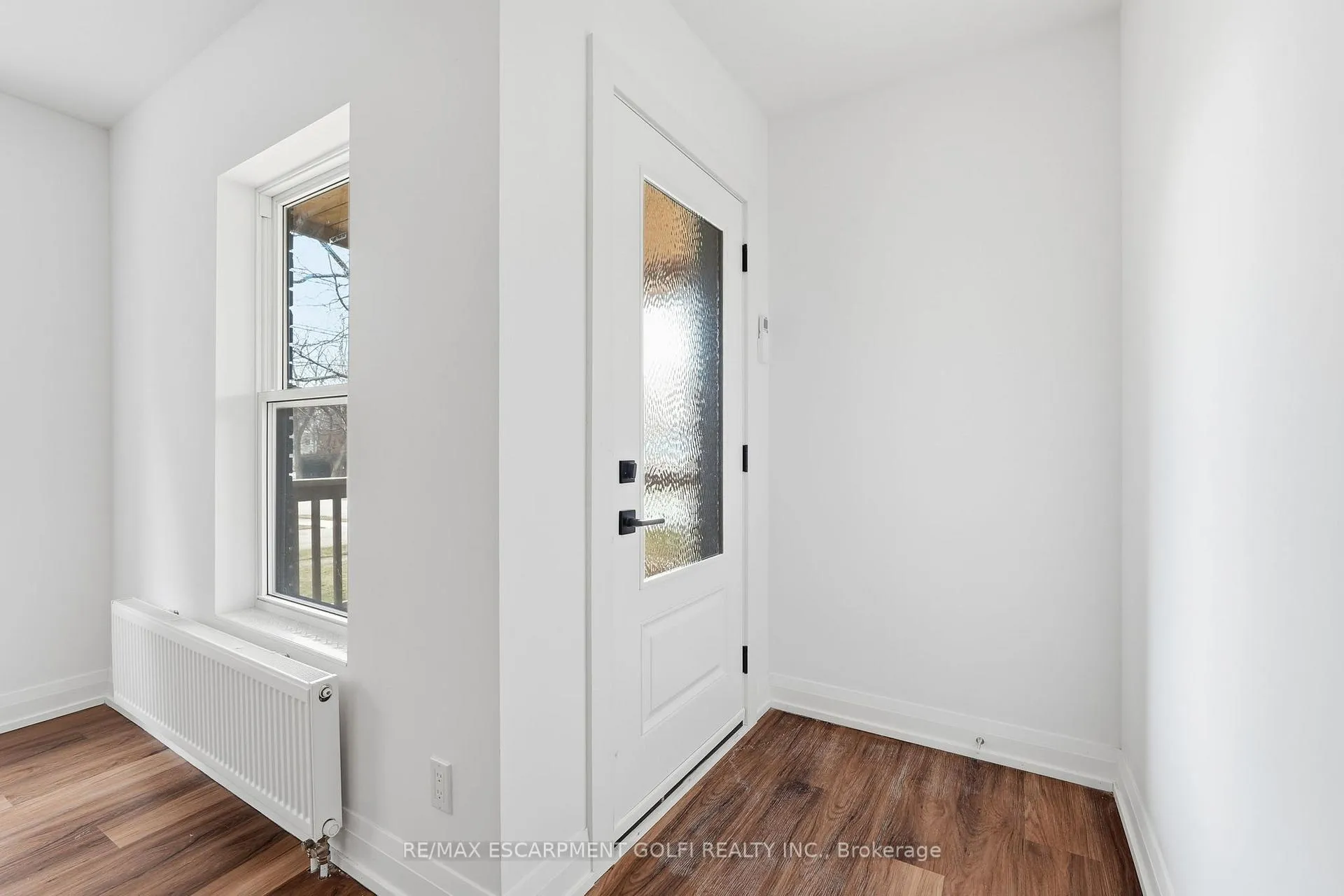 Photo 3 of Unit 2, 4876 Simcoe Street, Niagara Falls, Cherrywood — HOMEH