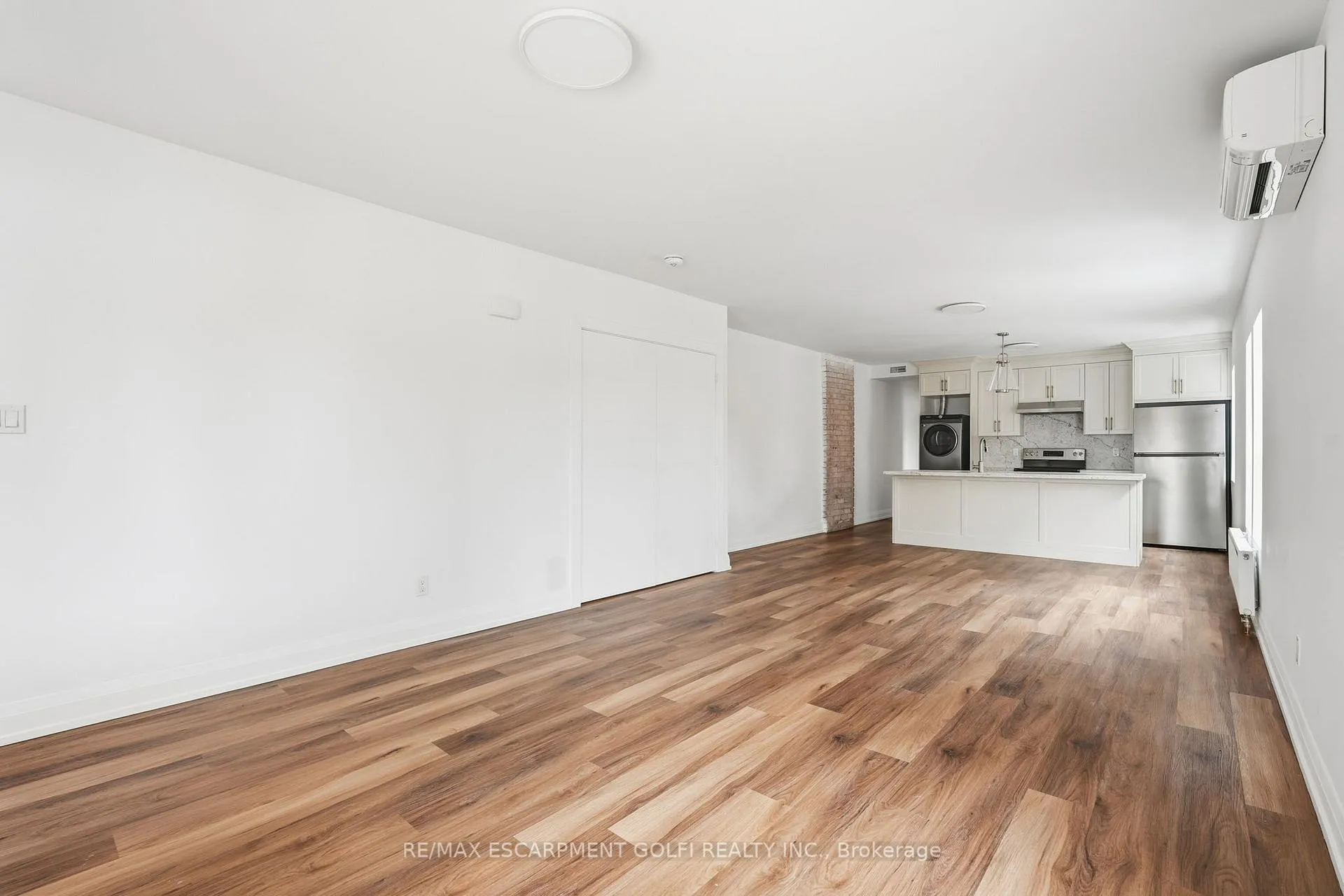 Photo 5 of Unit 2, 4876 Simcoe Street, Niagara Falls, Cherrywood — HOMEH