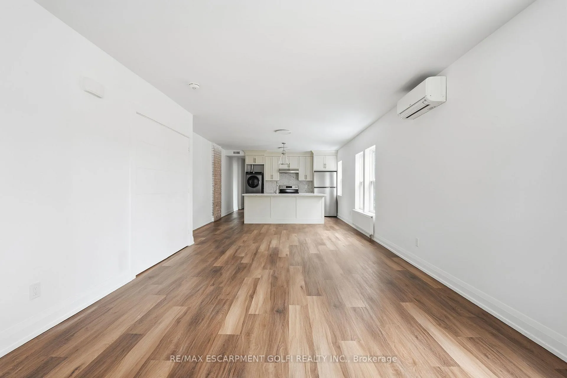 Photo 6 of Unit 2, 4876 Simcoe Street, Niagara Falls, Cherrywood — HOMEH