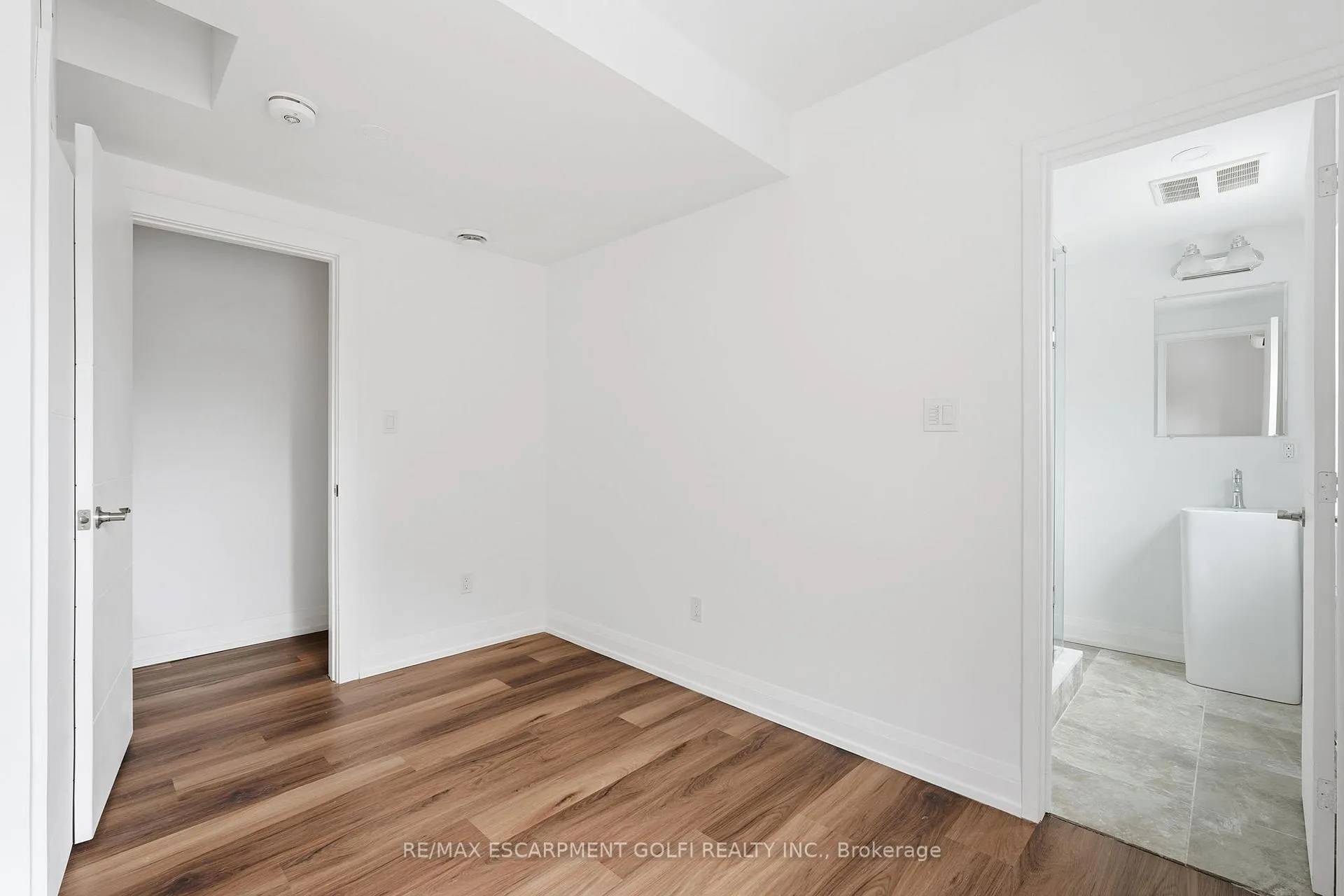 Photo 13 of Unit 2, 4876 Simcoe Street, Niagara Falls, Cherrywood — HOMEH