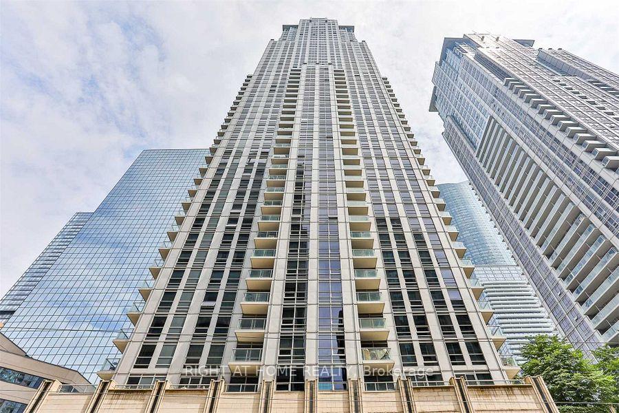 Front of Unit 2111, 763 Bay Street