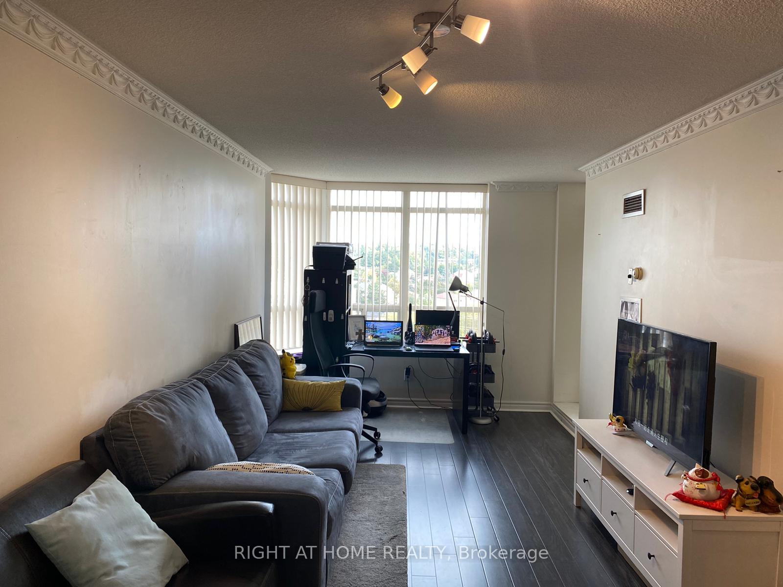 Photo 1 of Unit 901, 130 Pond Drive, Markham, Commerce Valley — HOMEH