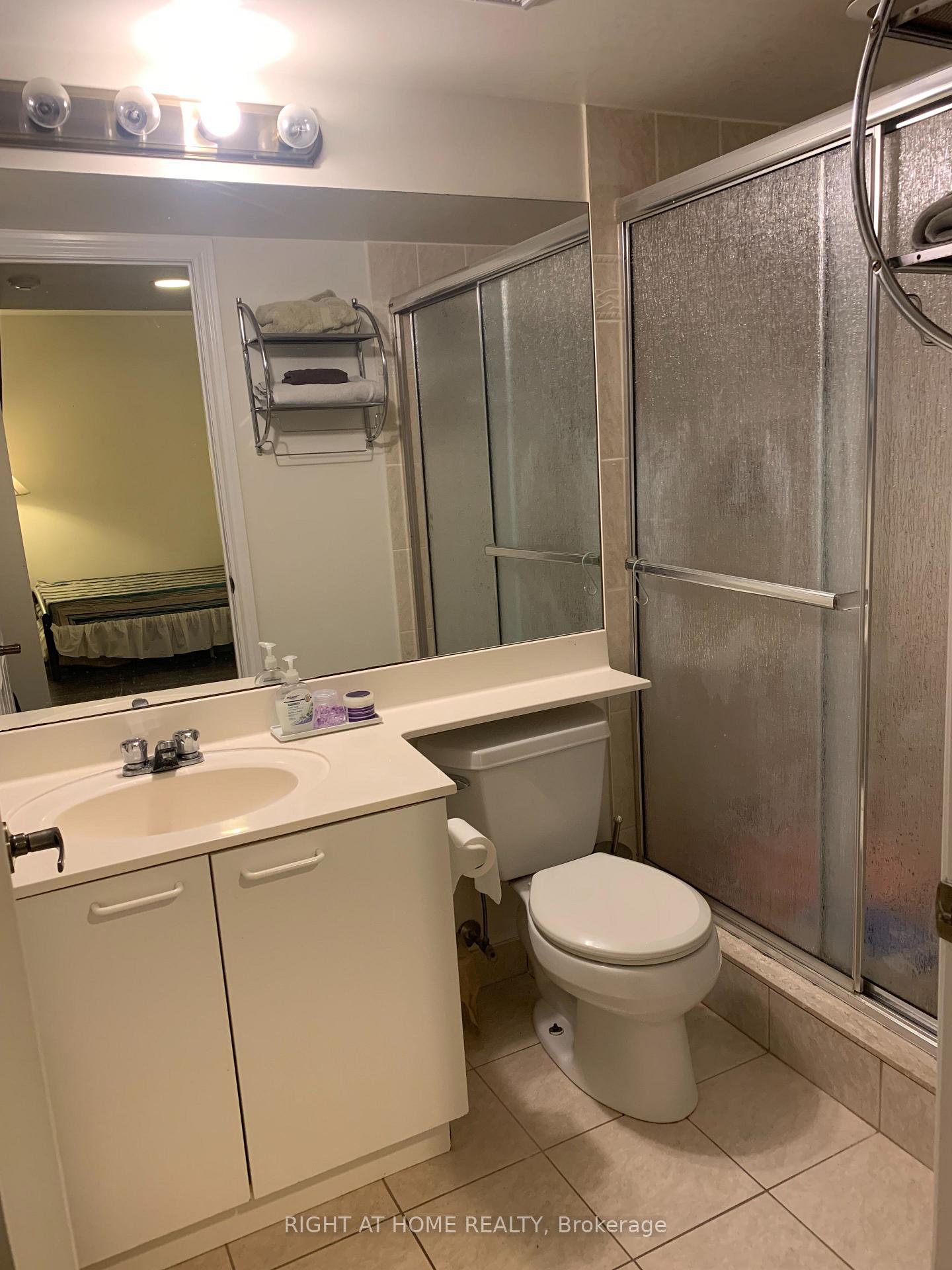 Photo 3 of Unit 901, 130 Pond Drive, Markham, Commerce Valley — HOMEH