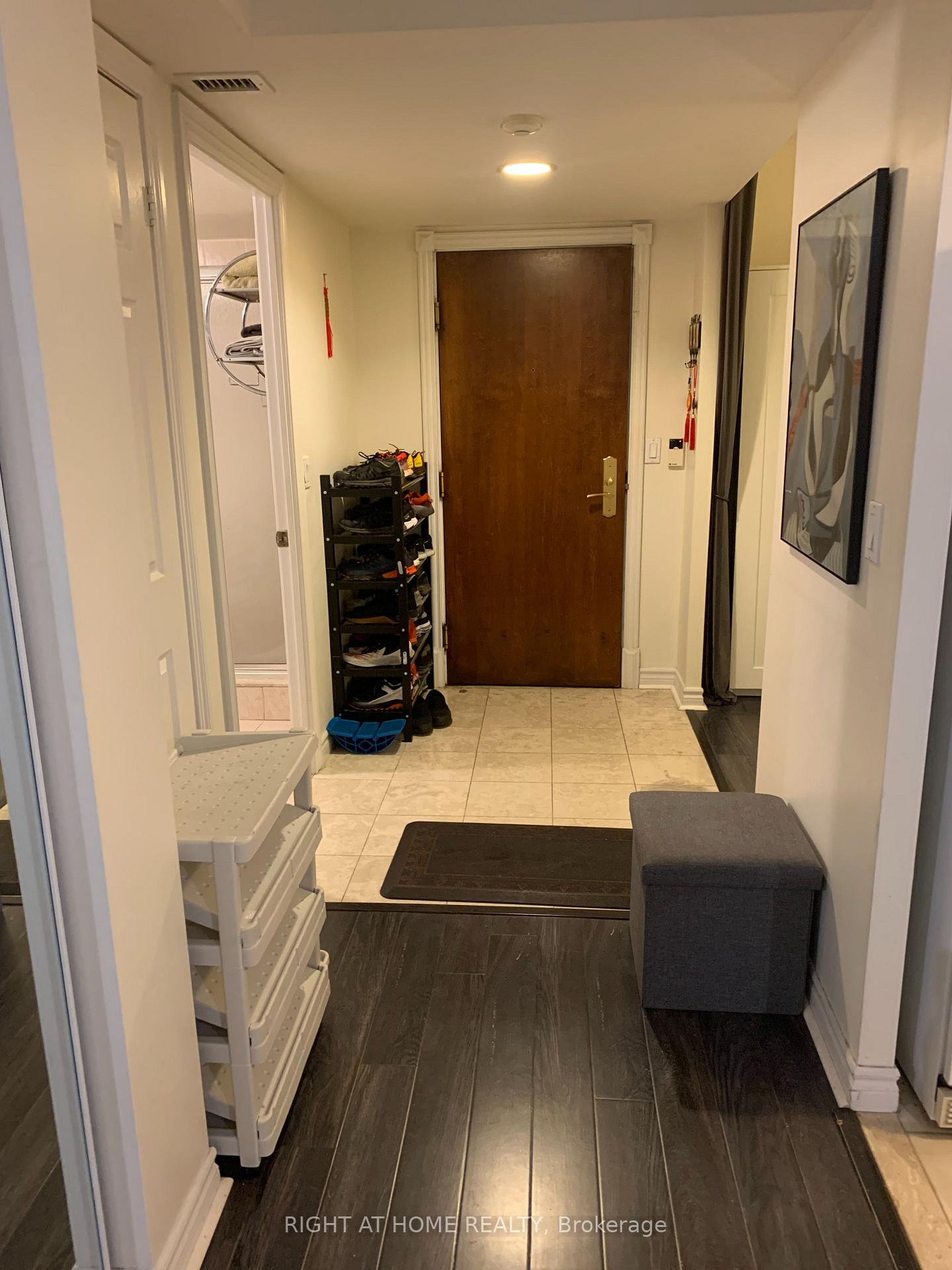 Photo 5 of Unit 901, 130 Pond Drive, Markham, Commerce Valley — HOMEH