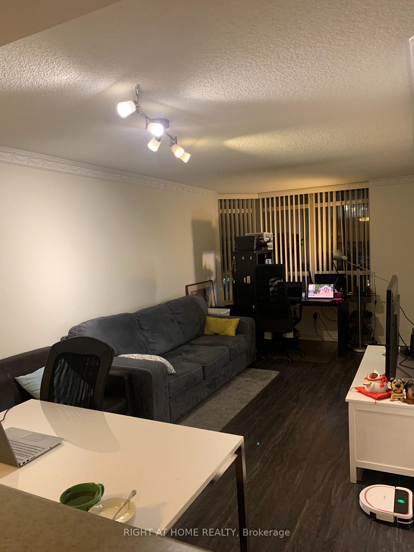 Photo 6 of Unit 901, 130 Pond Drive, Markham, Commerce Valley — HOMEH