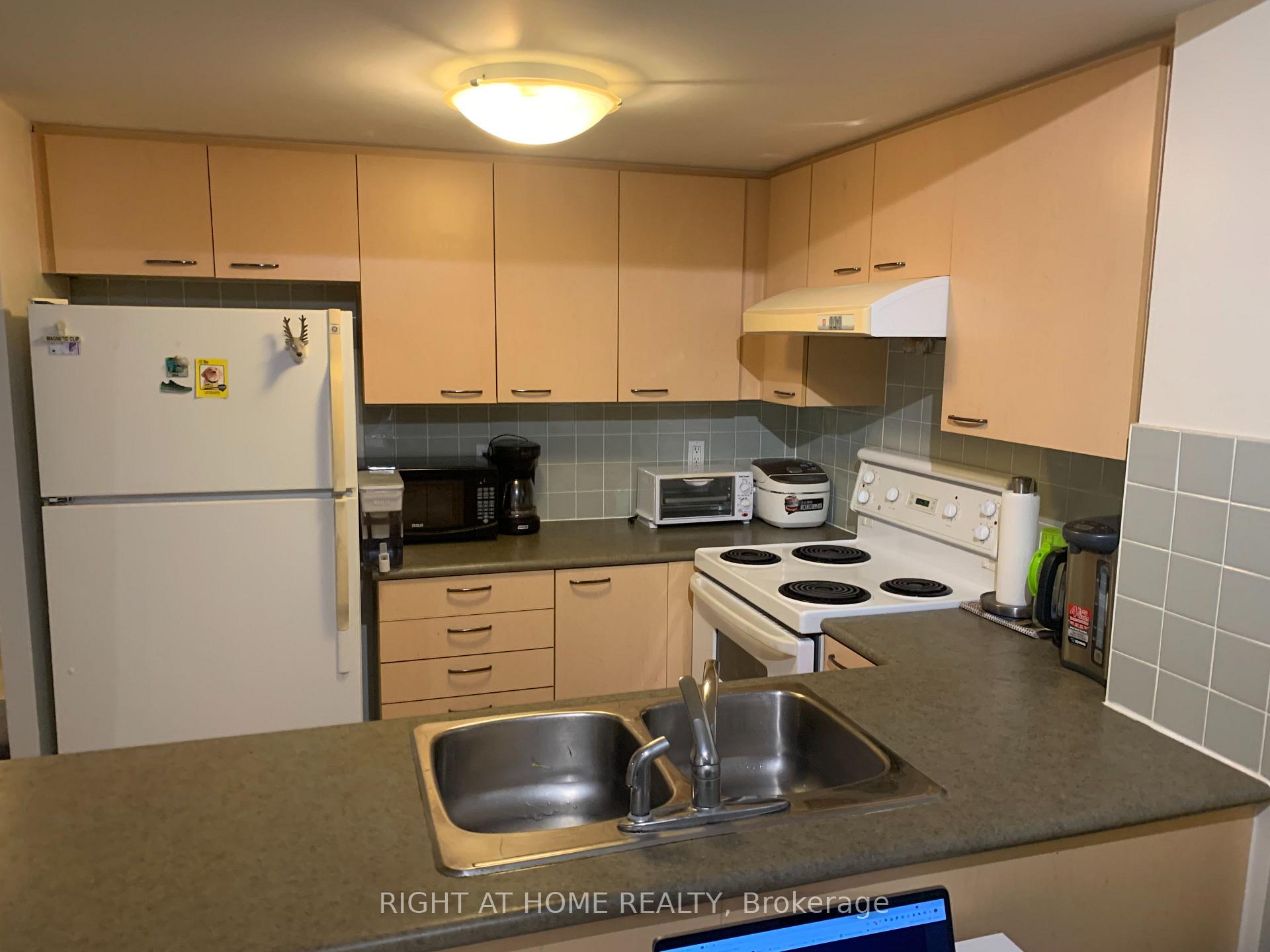 Photo 8 of Unit 901, 130 Pond Drive, Markham, Commerce Valley — HOMEH
