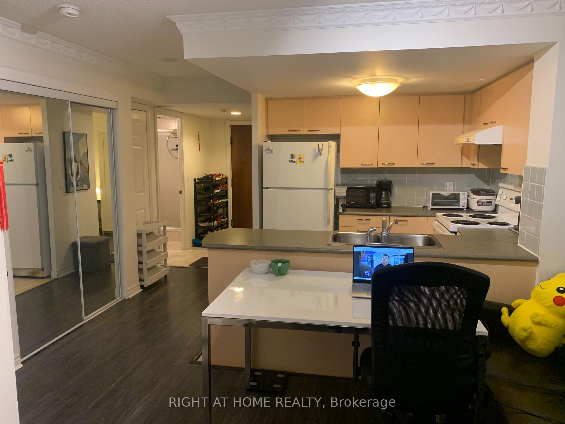 Photo 9 of Unit 901, 130 Pond Drive, Markham, Commerce Valley — HOMEH