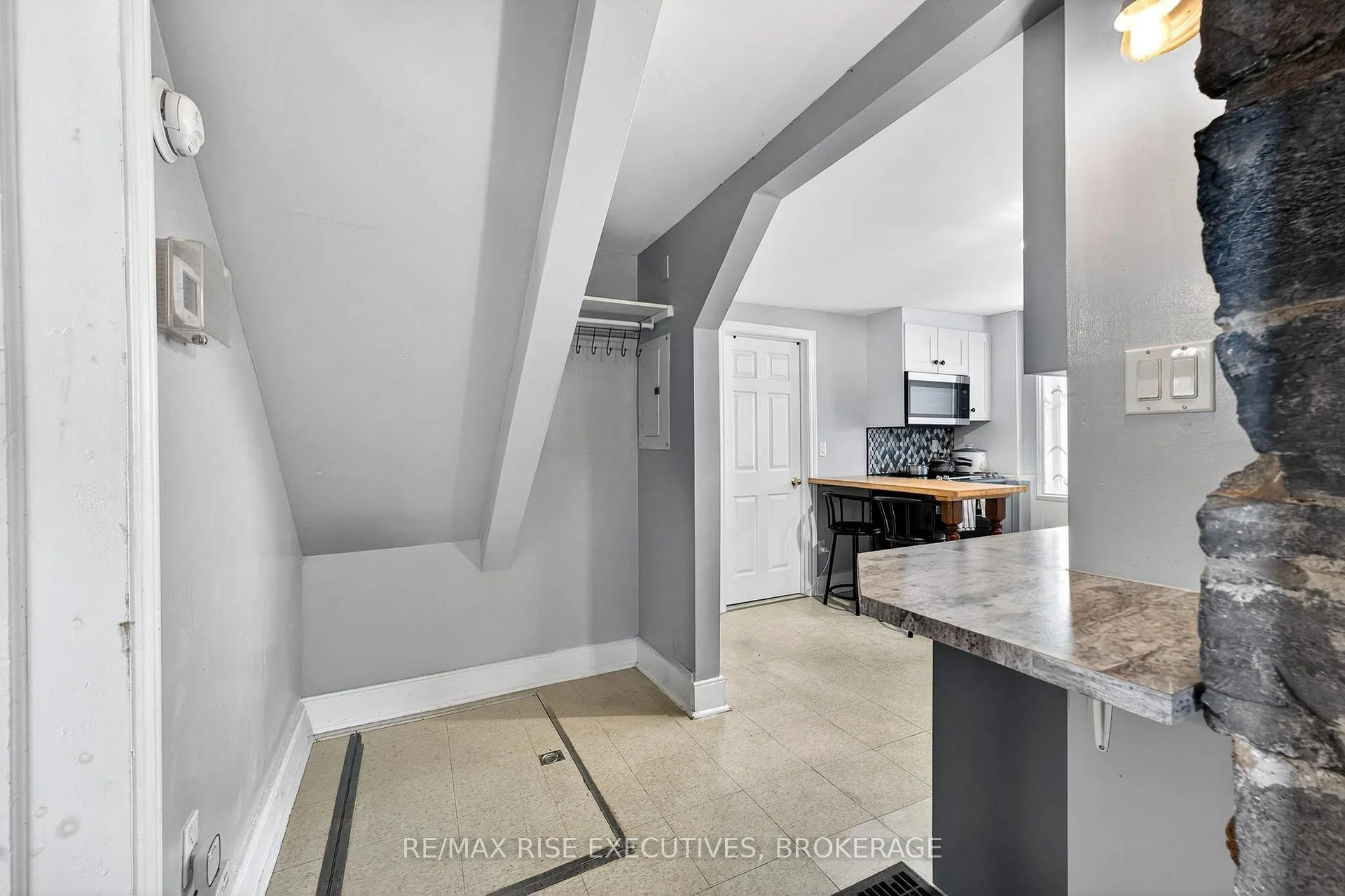 Photo 5 of 390 Division Street, Kingston, East of Sir John A. Blvd — HOMEH