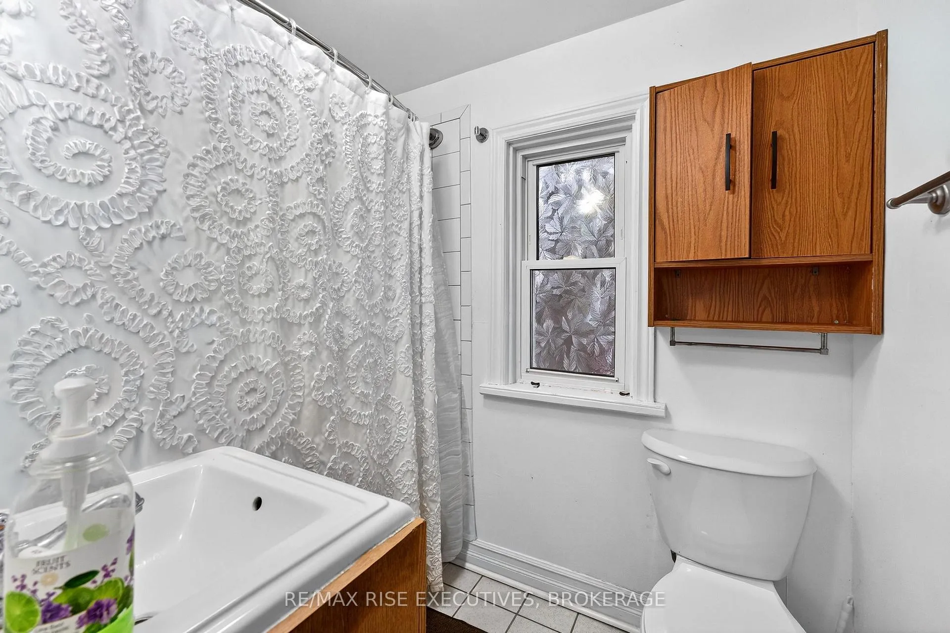 Photo 14 of 390 Division Street, Kingston, East of Sir John A. Blvd — HOMEH