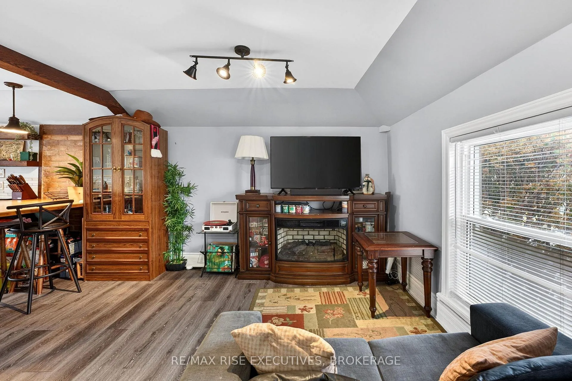 Photo 17 of 390 Division Street, Kingston, East of Sir John A. Blvd — HOMEH