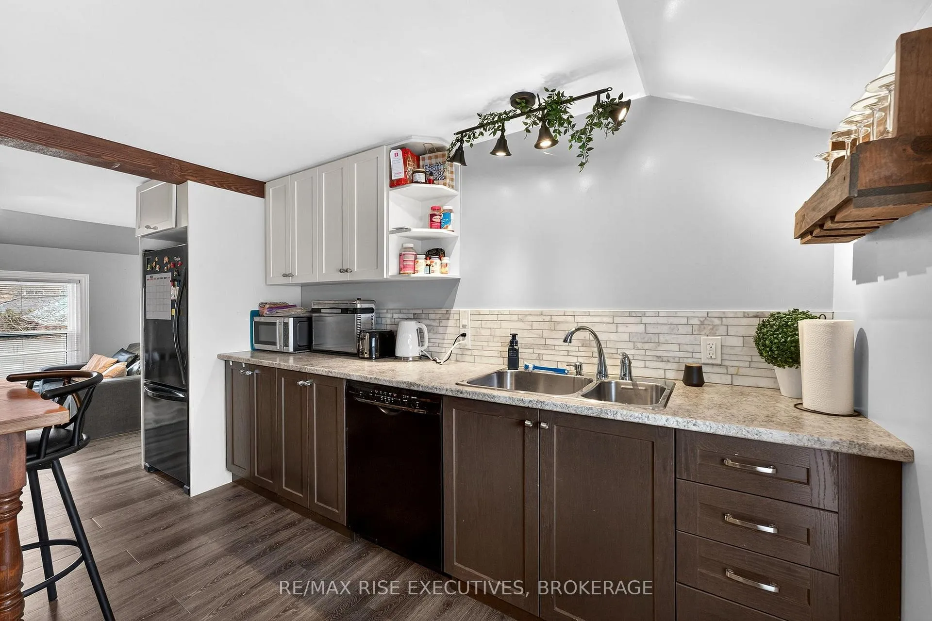 Photo 18 of 390 Division Street, Kingston, East of Sir John A. Blvd — HOMEH