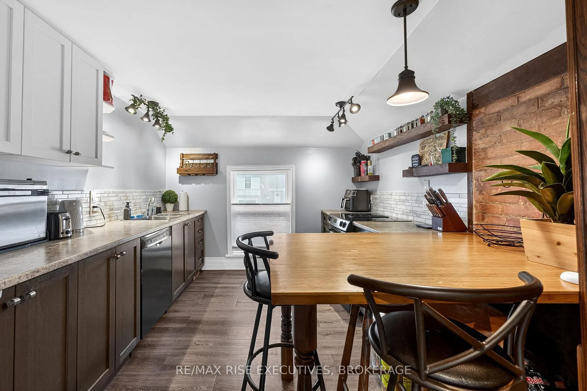 Photo 19 of 390 Division Street, Kingston, East of Sir John A. Blvd — HOMEH