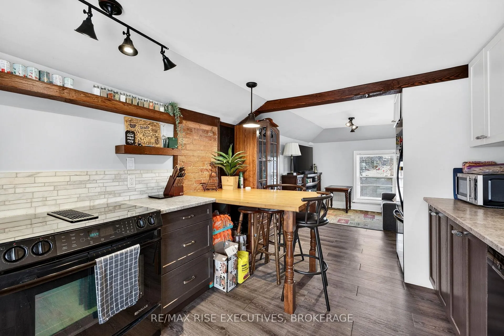 Photo 20 of 390 Division Street, Kingston, East of Sir John A. Blvd — HOMEH